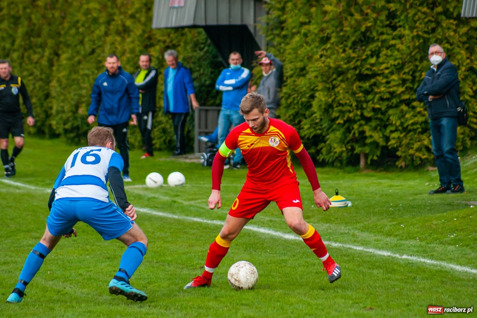Zdjęcie w galerii na portalu naszraciborz.pl: Kiks bramkarza ustawił spotkanie. Pierwszy komplet punktów Chałupek [FOTO] wiadomości z regionu