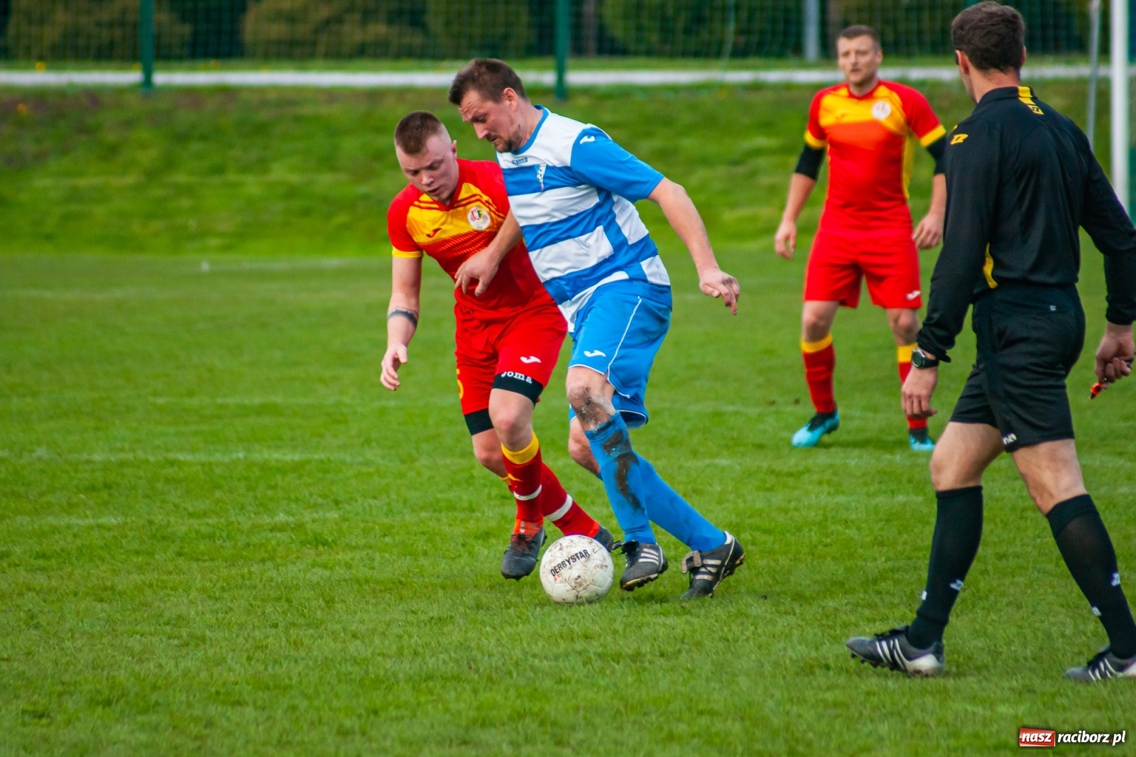 Zdjęcie w galerii na portalu naszraciborz.pl: Kiks bramkarza ustawił spotkanie. Pierwszy komplet punktów Chałupek [FOTO] wiadomości z regionu