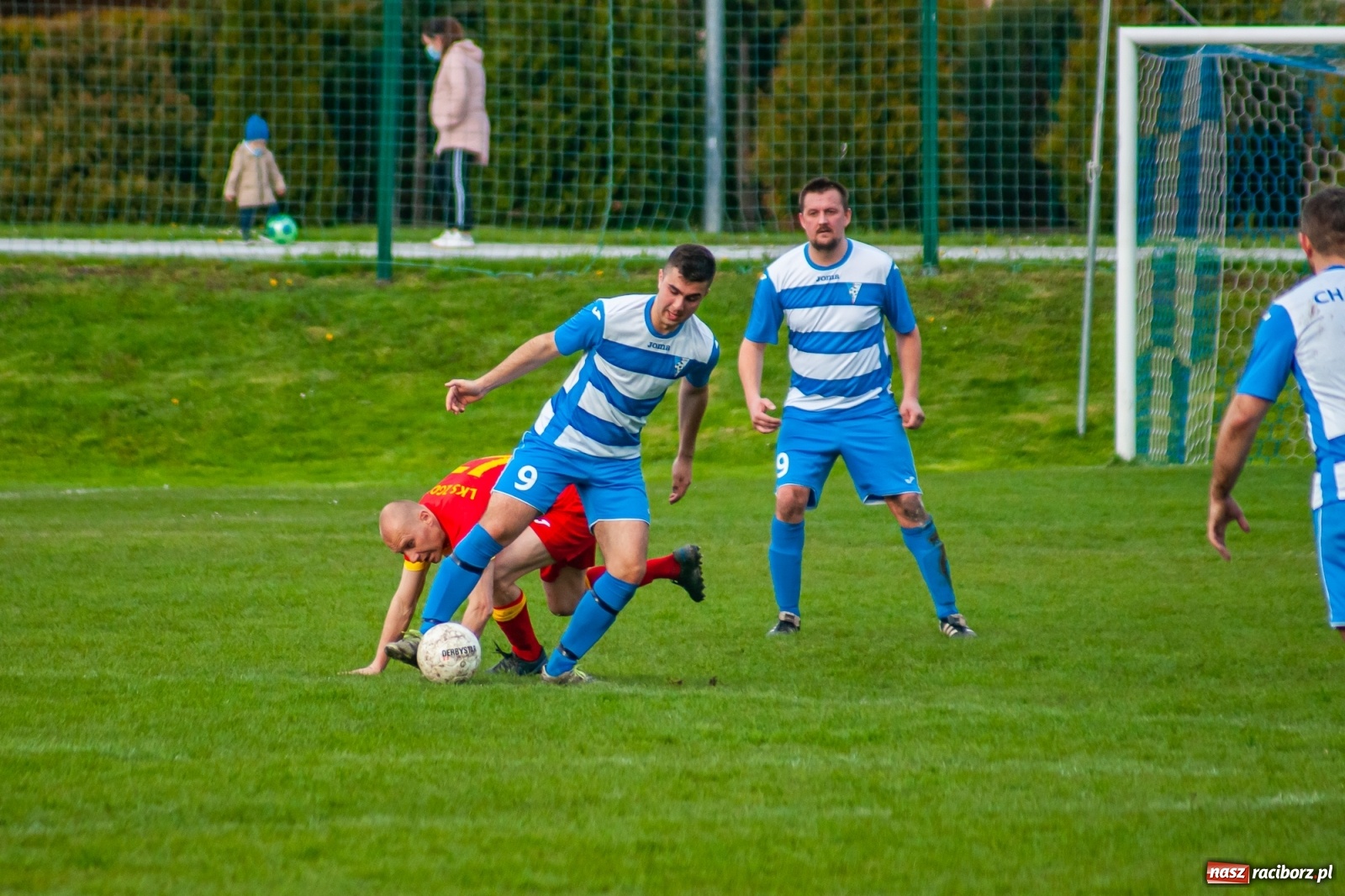 Zdjęcie w galerii na portalu naszraciborz.pl: Kiks bramkarza ustawił spotkanie. Pierwszy komplet punktów Chałupek [FOTO] wiadomości z regionu
