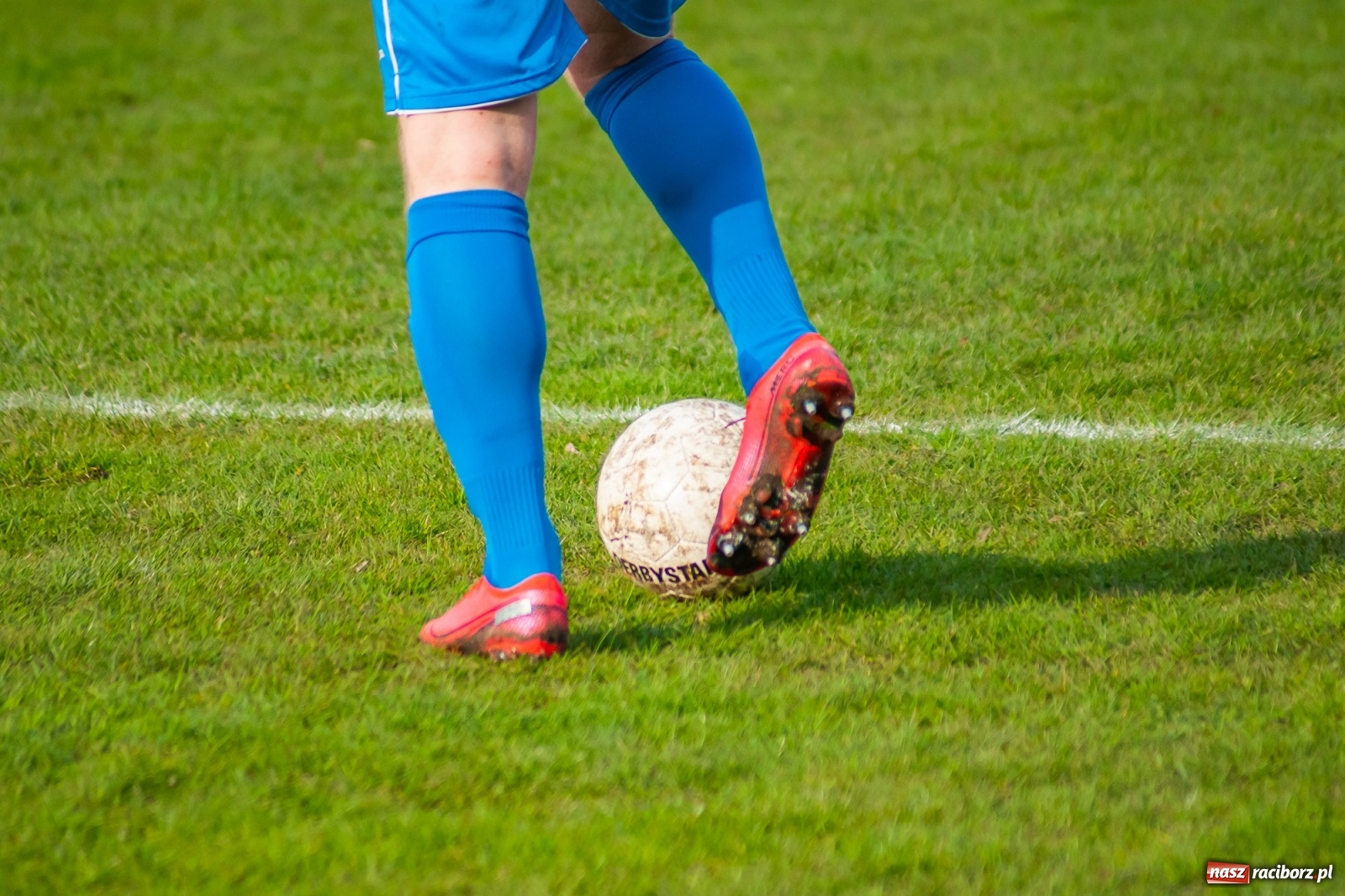 Zdjęcie w galerii na portalu naszraciborz.pl: Kiks bramkarza ustawił spotkanie. Pierwszy komplet punktów Chałupek [FOTO] wiadomości z regionu