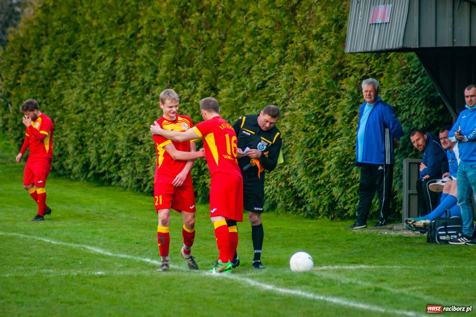 Zdjęcie w galerii na portalu naszraciborz.pl: Kiks bramkarza ustawił spotkanie. Pierwszy komplet punktów Chałupek [FOTO] wiadomości z regionu