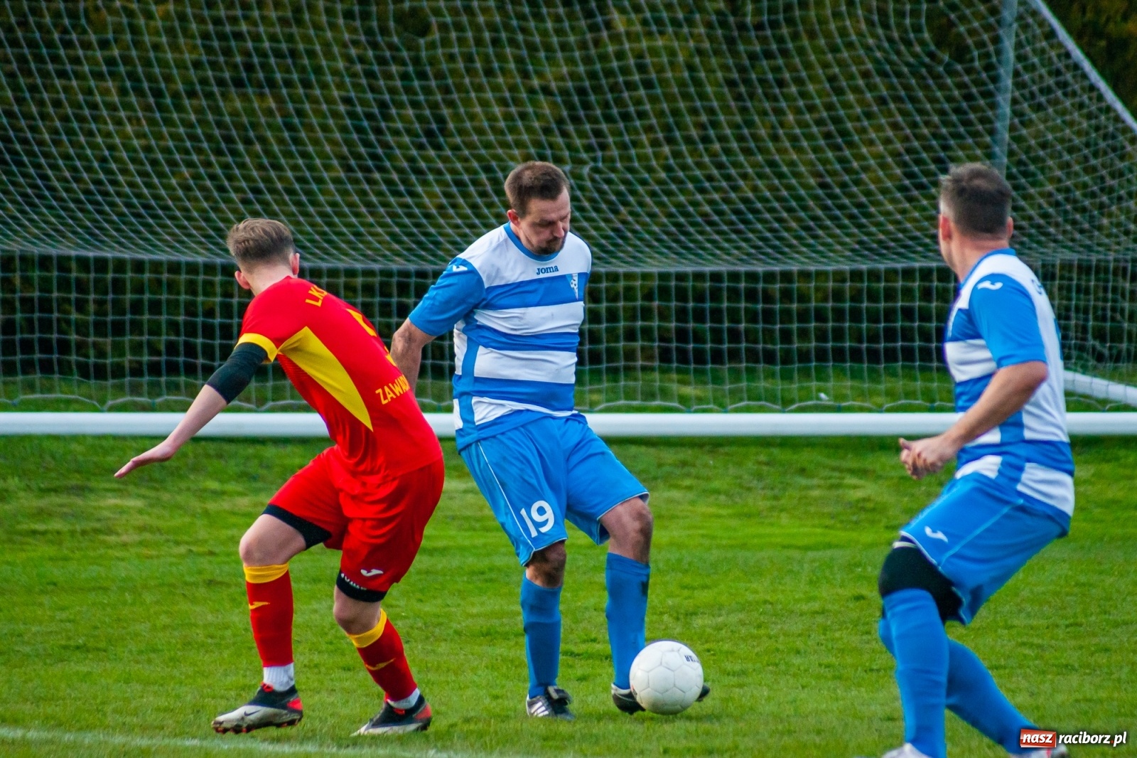 Zdjęcie w galerii na portalu naszraciborz.pl: Kiks bramkarza ustawił spotkanie. Pierwszy komplet punktów Chałupek [FOTO] wiadomości z regionu