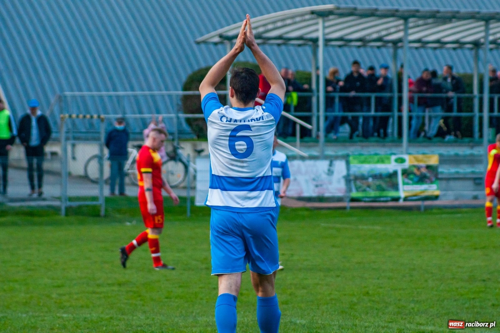 Zdjęcie w galerii na portalu naszraciborz.pl: Kiks bramkarza ustawił spotkanie. Pierwszy komplet punktów Chałupek [FOTO] wiadomości z regionu