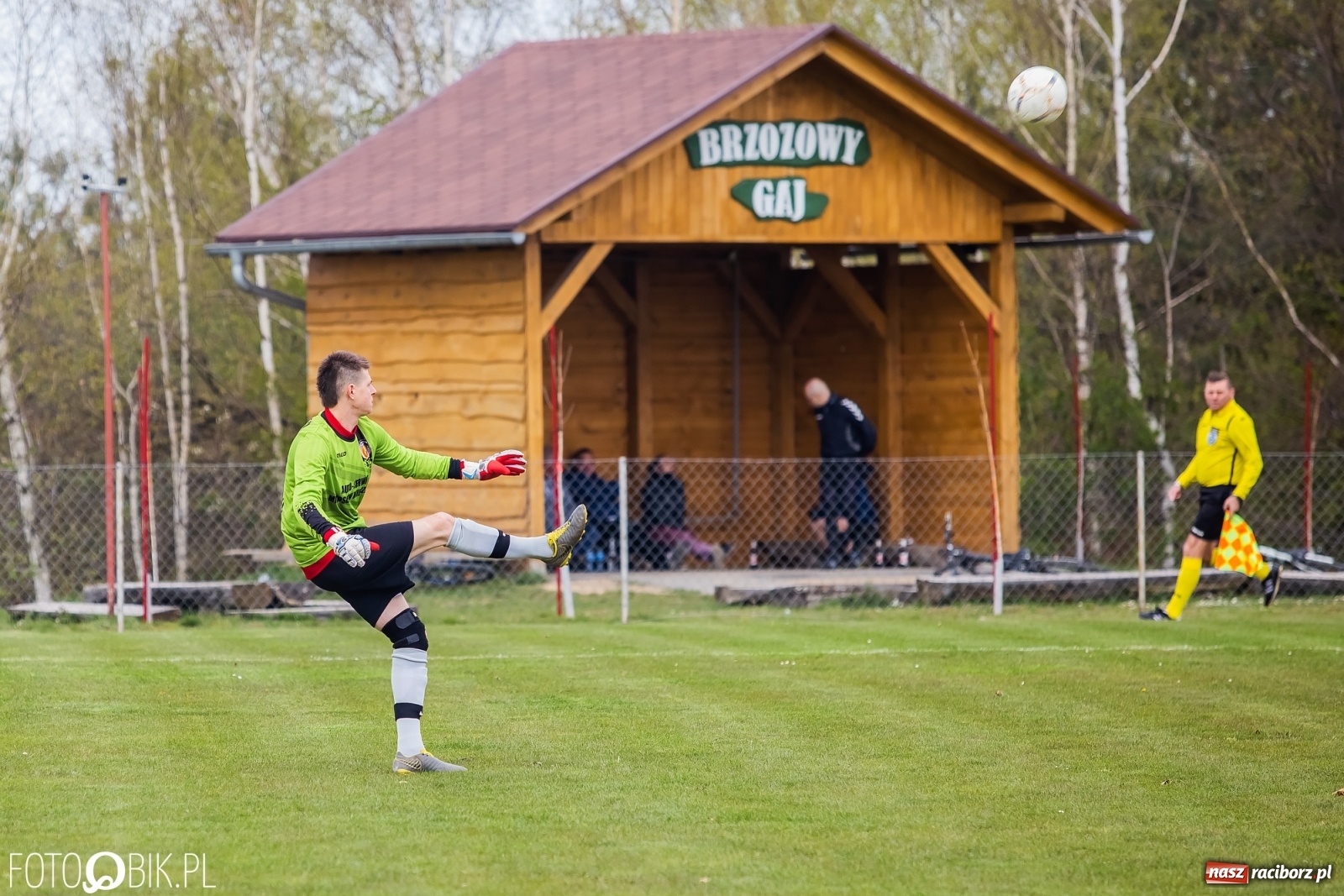 Zdjęcie w galerii na portalu naszraciborz.pl: Kobylski Płomień pochłonął rudzki Buk [FOTO] wiadomości z regionu