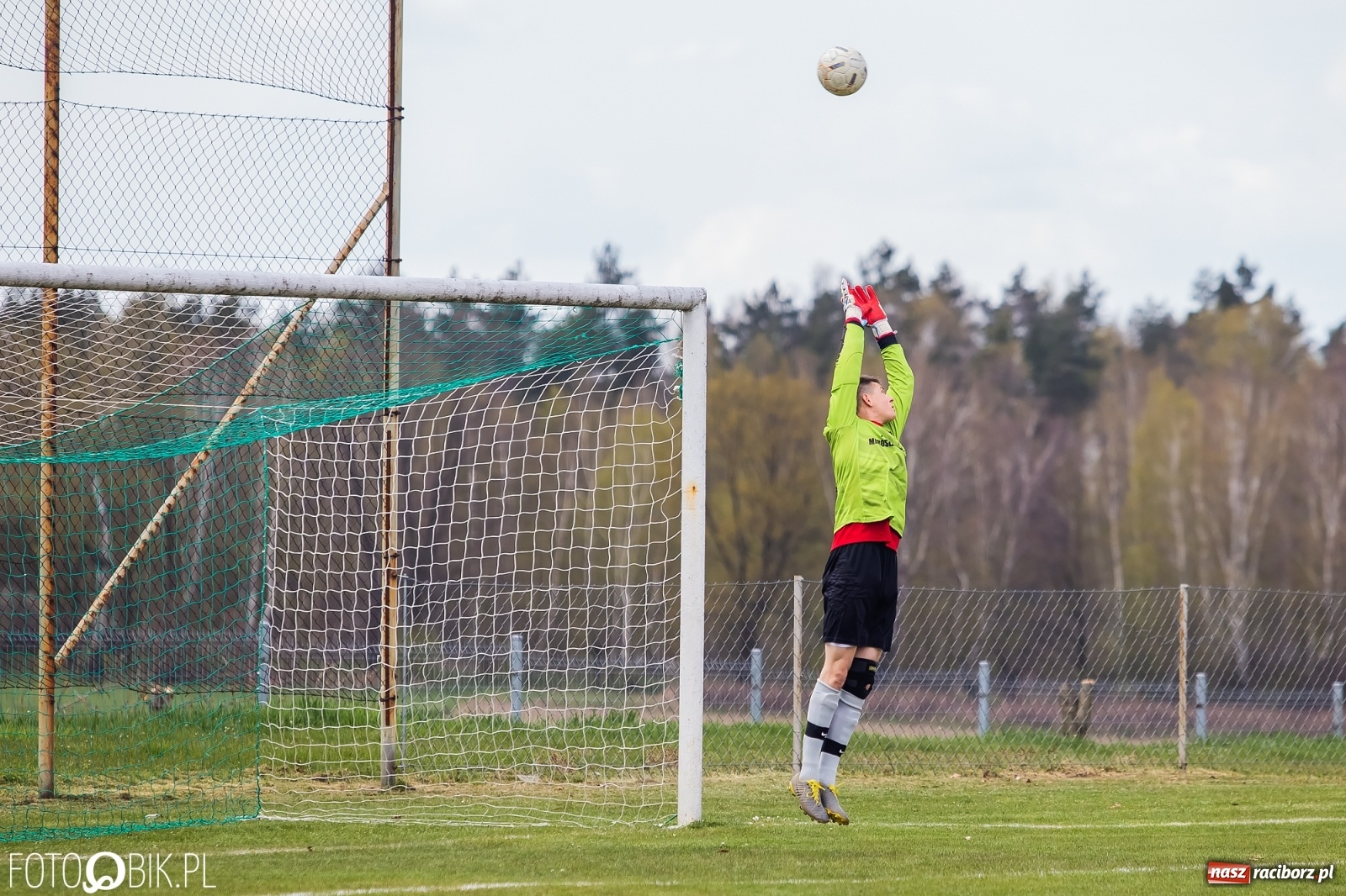 Zdjęcie w galerii na portalu naszraciborz.pl: Kobylski Płomień pochłonął rudzki Buk [FOTO] wiadomości z regionu