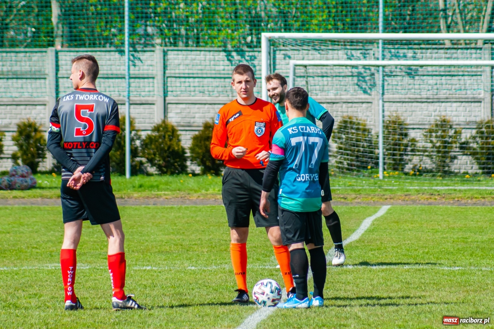Zdjęcie w galerii na portalu naszraciborz.pl: Sytuacji co niemiara, tylko goli brak [FOTO]  wiadomości z regionu