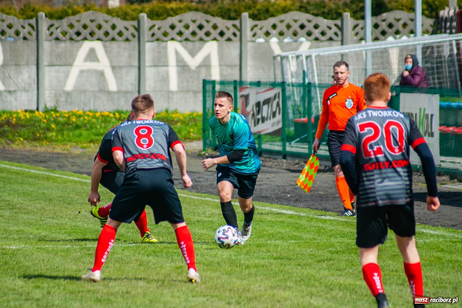 Zdjęcie w galerii na portalu naszraciborz.pl: Sytuacji co niemiara, tylko goli brak [FOTO]  wiadomości z regionu