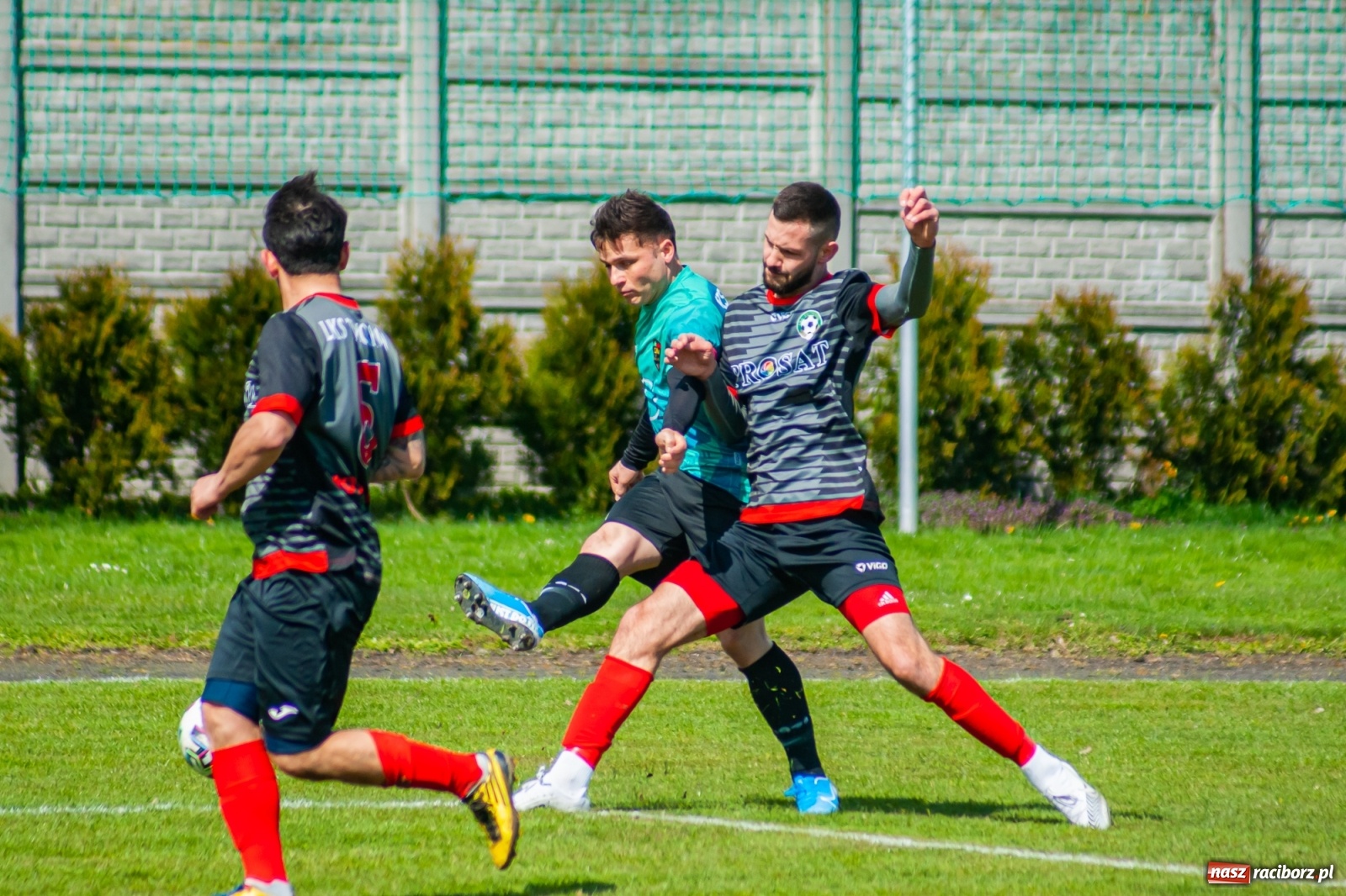Zdjęcie w galerii na portalu naszraciborz.pl: Sytuacji co niemiara, tylko goli brak [FOTO]  wiadomości z regionu
