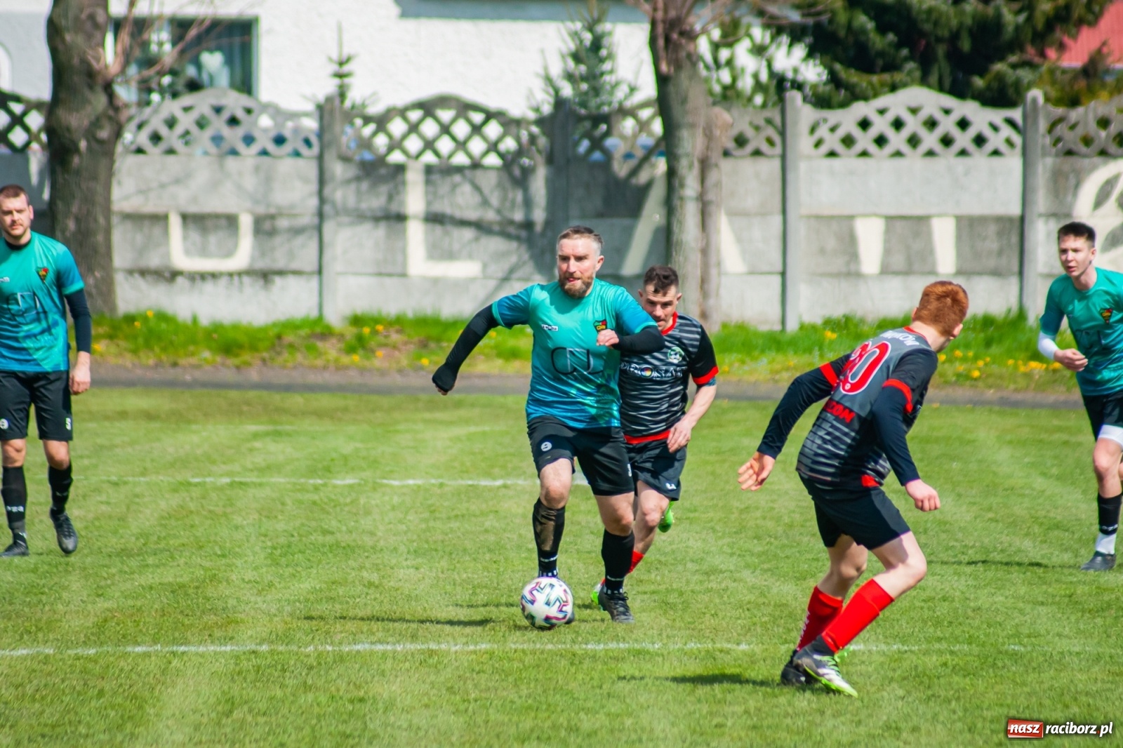 Zdjęcie w galerii na portalu naszraciborz.pl: Sytuacji co niemiara, tylko goli brak [FOTO]  wiadomości z regionu