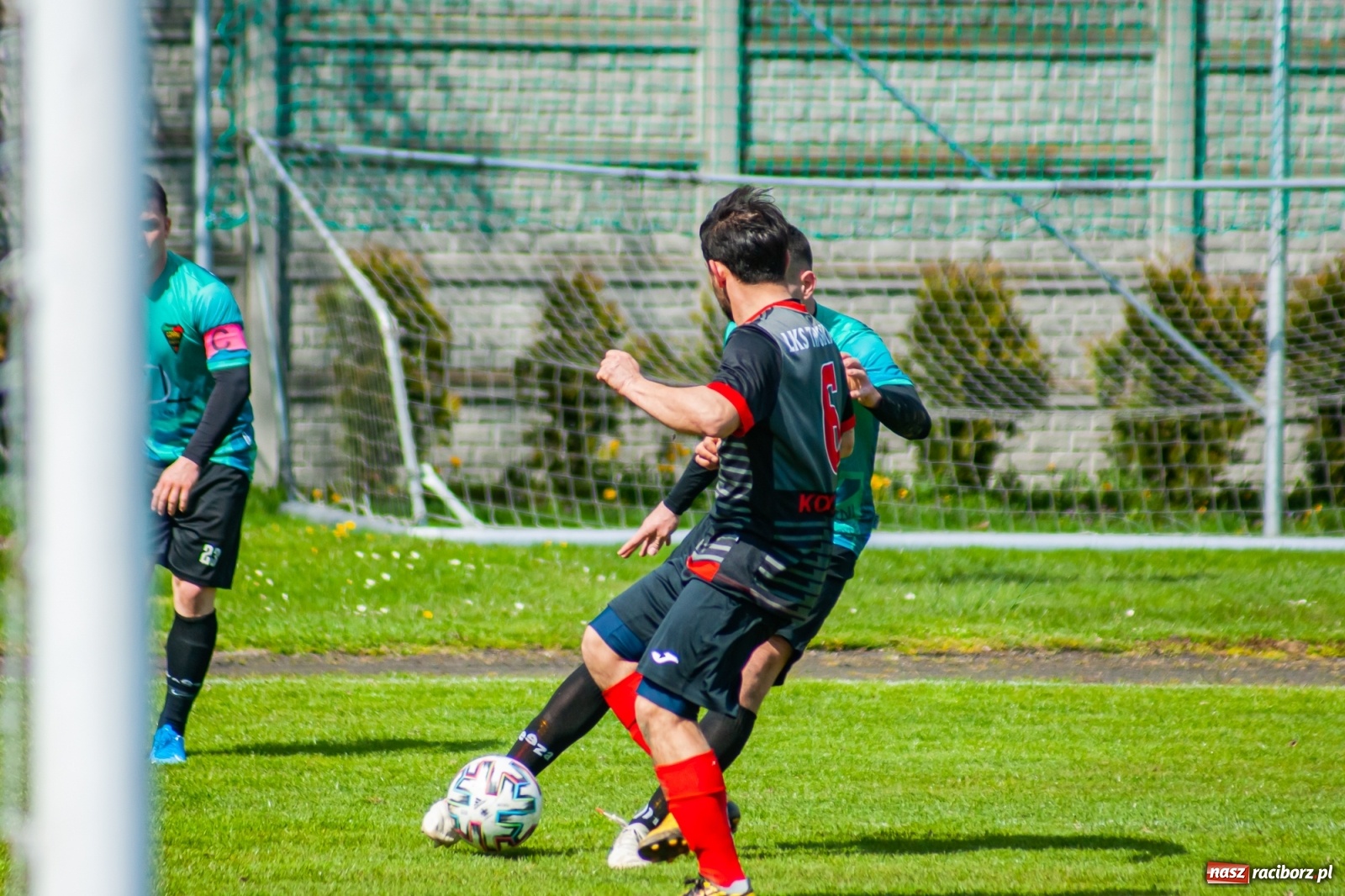 Zdjęcie w galerii na portalu naszraciborz.pl: Sytuacji co niemiara, tylko goli brak [FOTO]  wiadomości z regionu