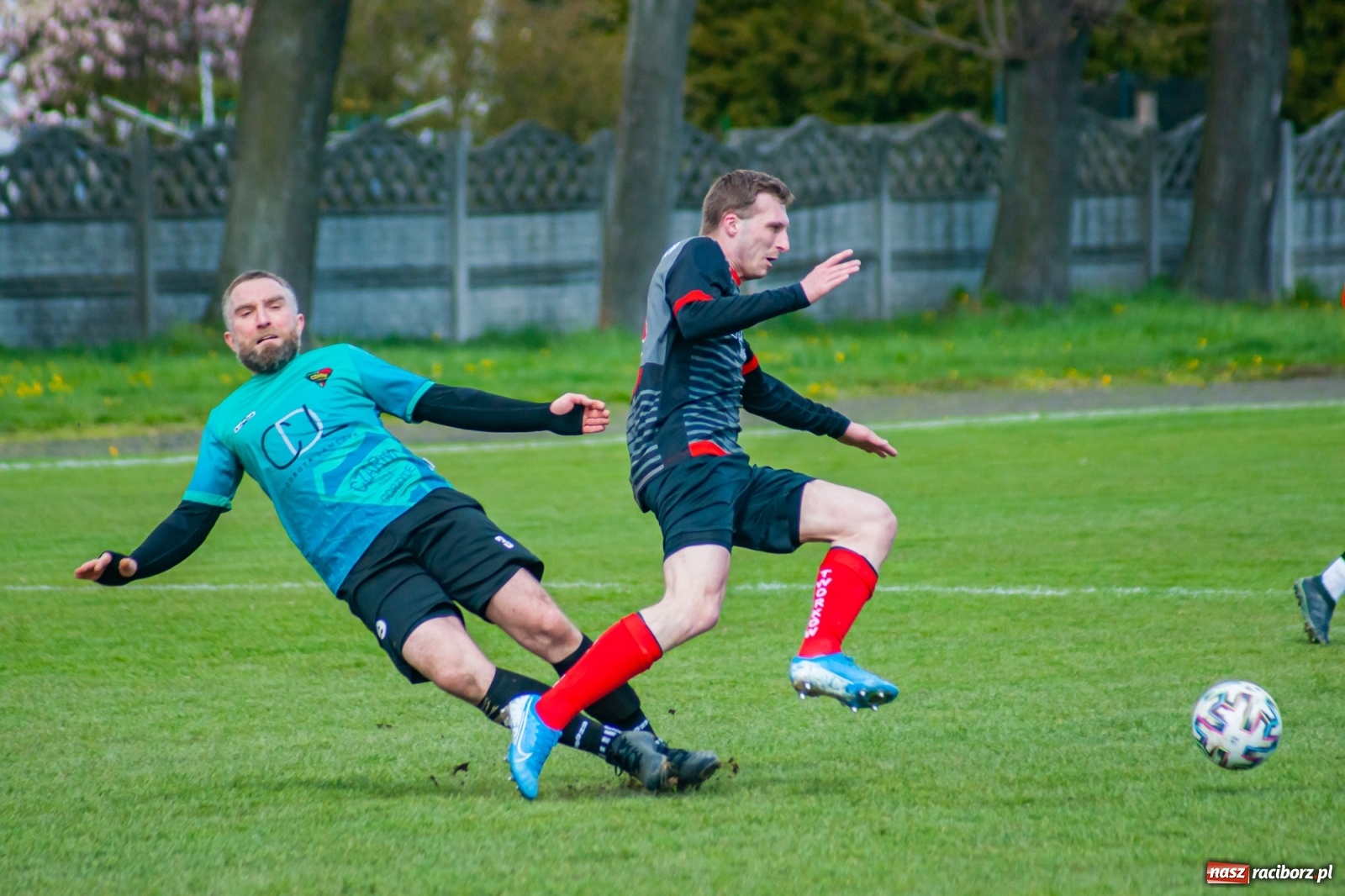 Zdjęcie w galerii na portalu naszraciborz.pl: Sytuacji co niemiara, tylko goli brak [FOTO]  wiadomości z regionu