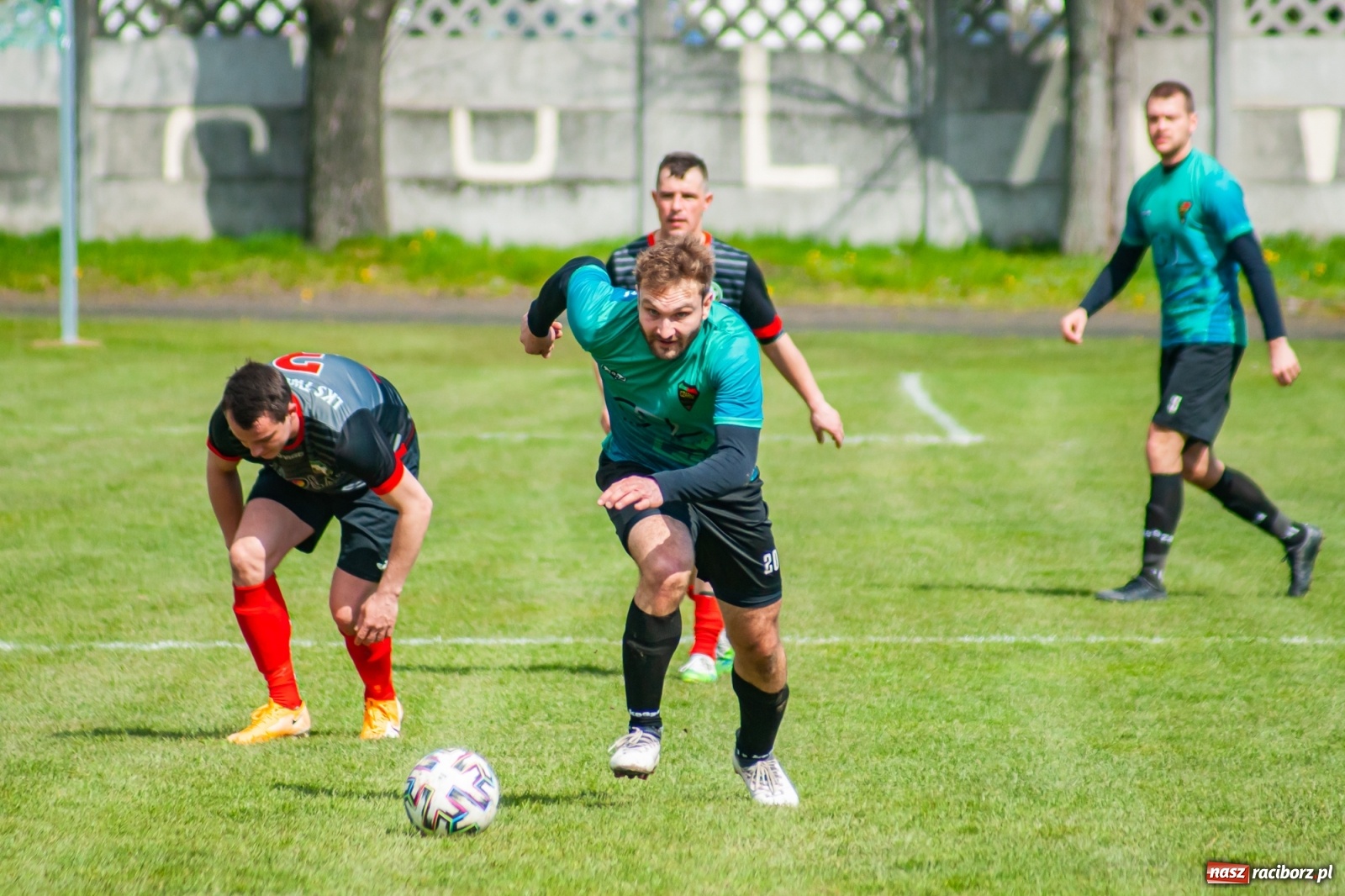 Zdjęcie w galerii na portalu naszraciborz.pl: Sytuacji co niemiara, tylko goli brak [FOTO]  wiadomości z regionu