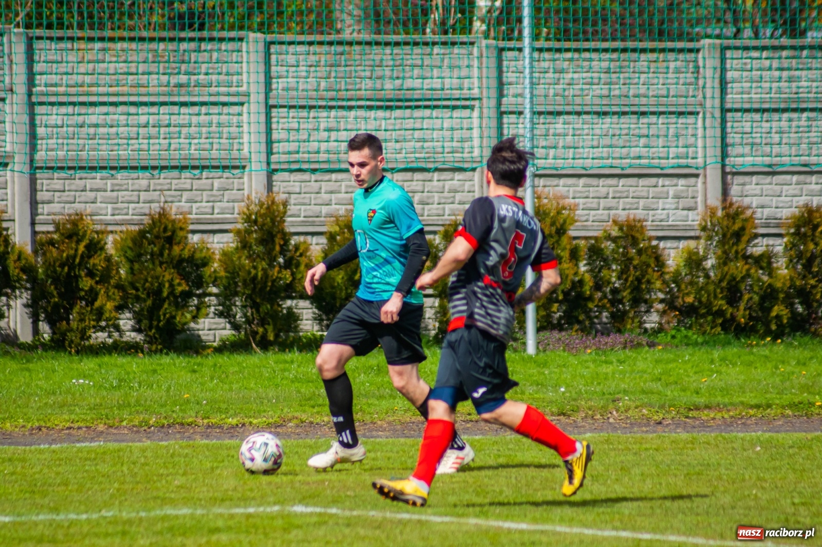 Zdjęcie w galerii na portalu naszraciborz.pl: Sytuacji co niemiara, tylko goli brak [FOTO]  wiadomości z regionu