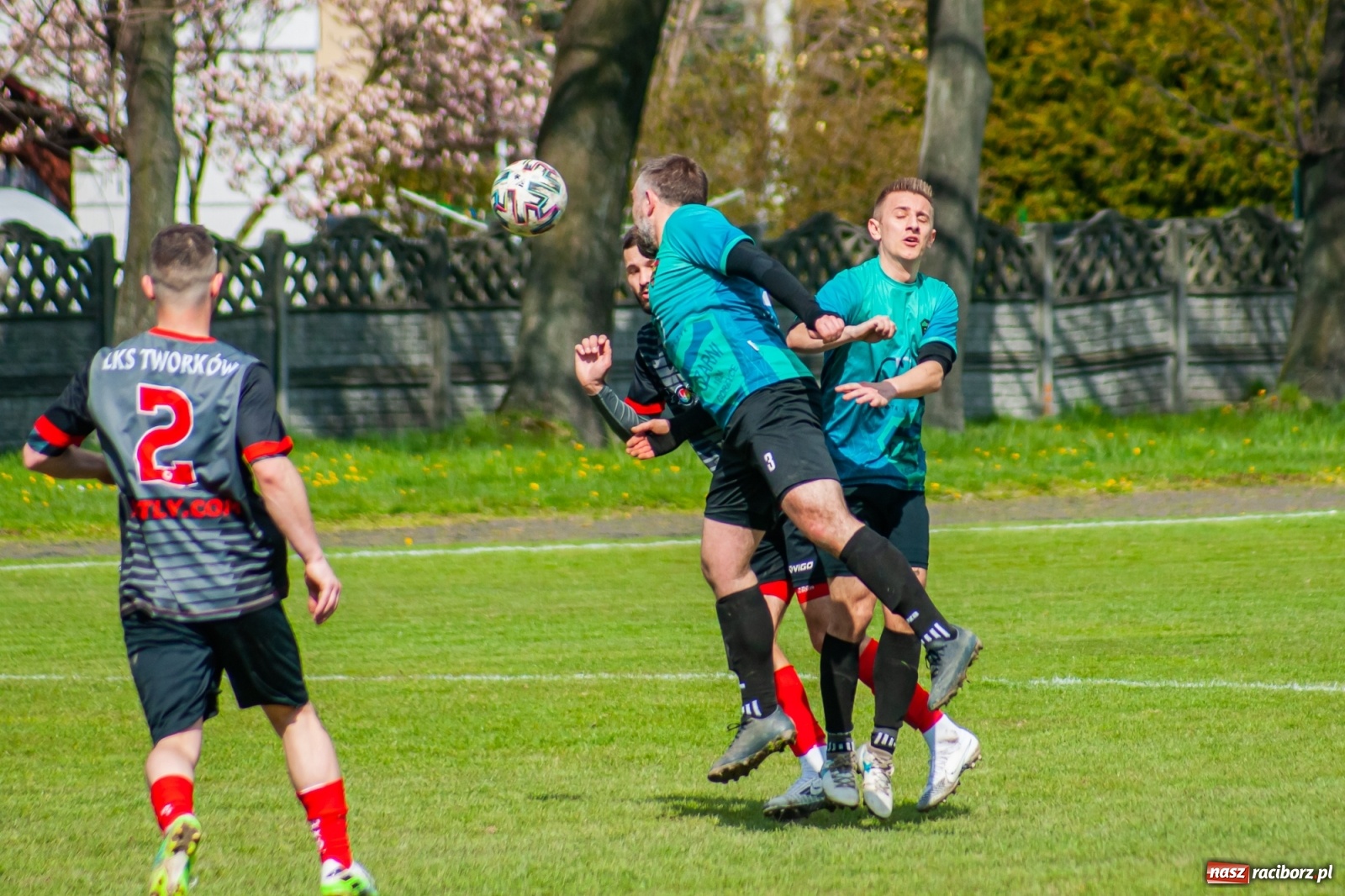 Zdjęcie w galerii na portalu naszraciborz.pl: Sytuacji co niemiara, tylko goli brak [FOTO]  wiadomości z regionu