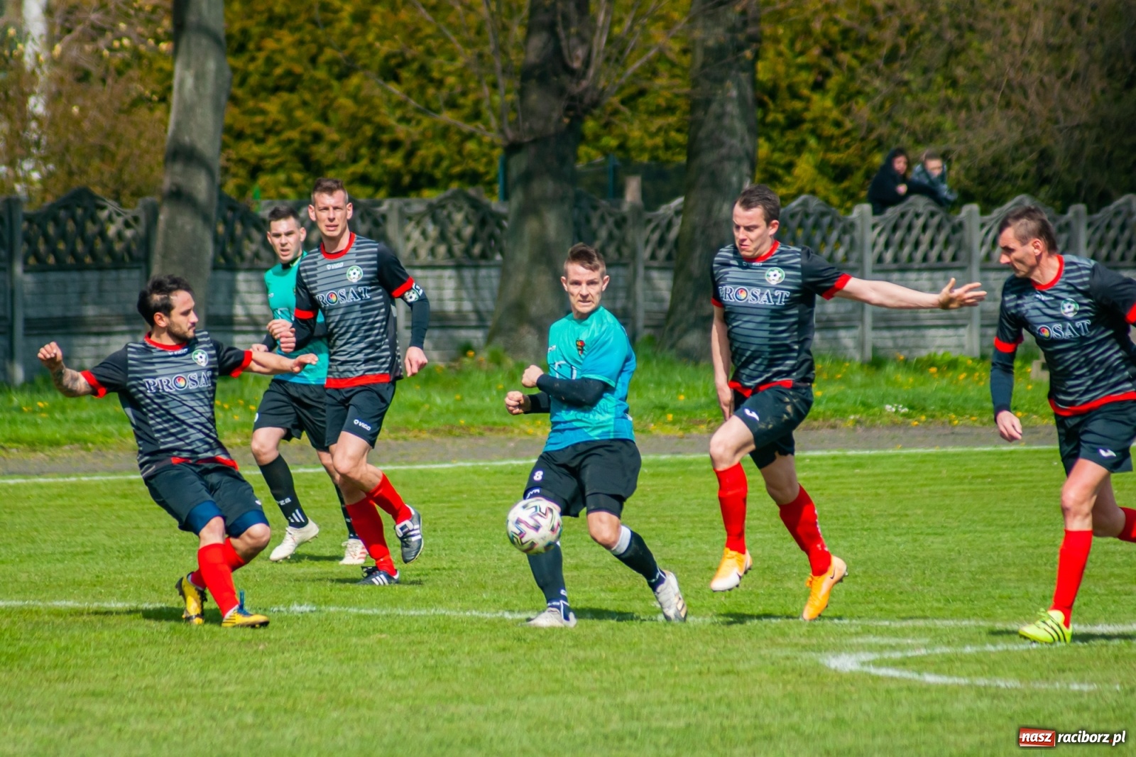 Zdjęcie w galerii na portalu naszraciborz.pl: Sytuacji co niemiara, tylko goli brak [FOTO]  wiadomości z regionu