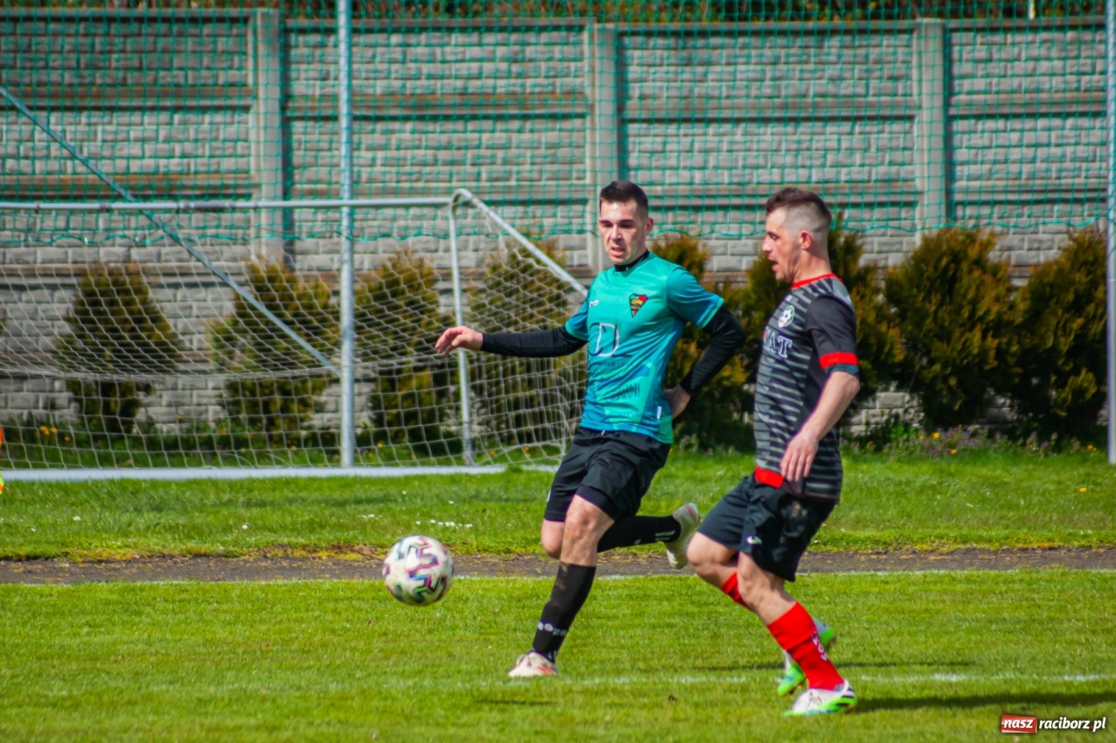 Zdjęcie w galerii na portalu naszraciborz.pl: Sytuacji co niemiara, tylko goli brak [FOTO]  wiadomości z regionu