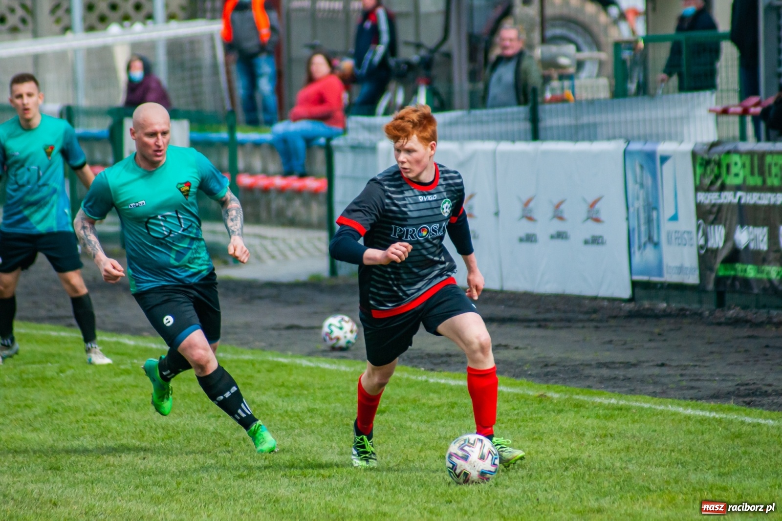 Zdjęcie w galerii na portalu naszraciborz.pl: Sytuacji co niemiara, tylko goli brak [FOTO]  wiadomości z regionu