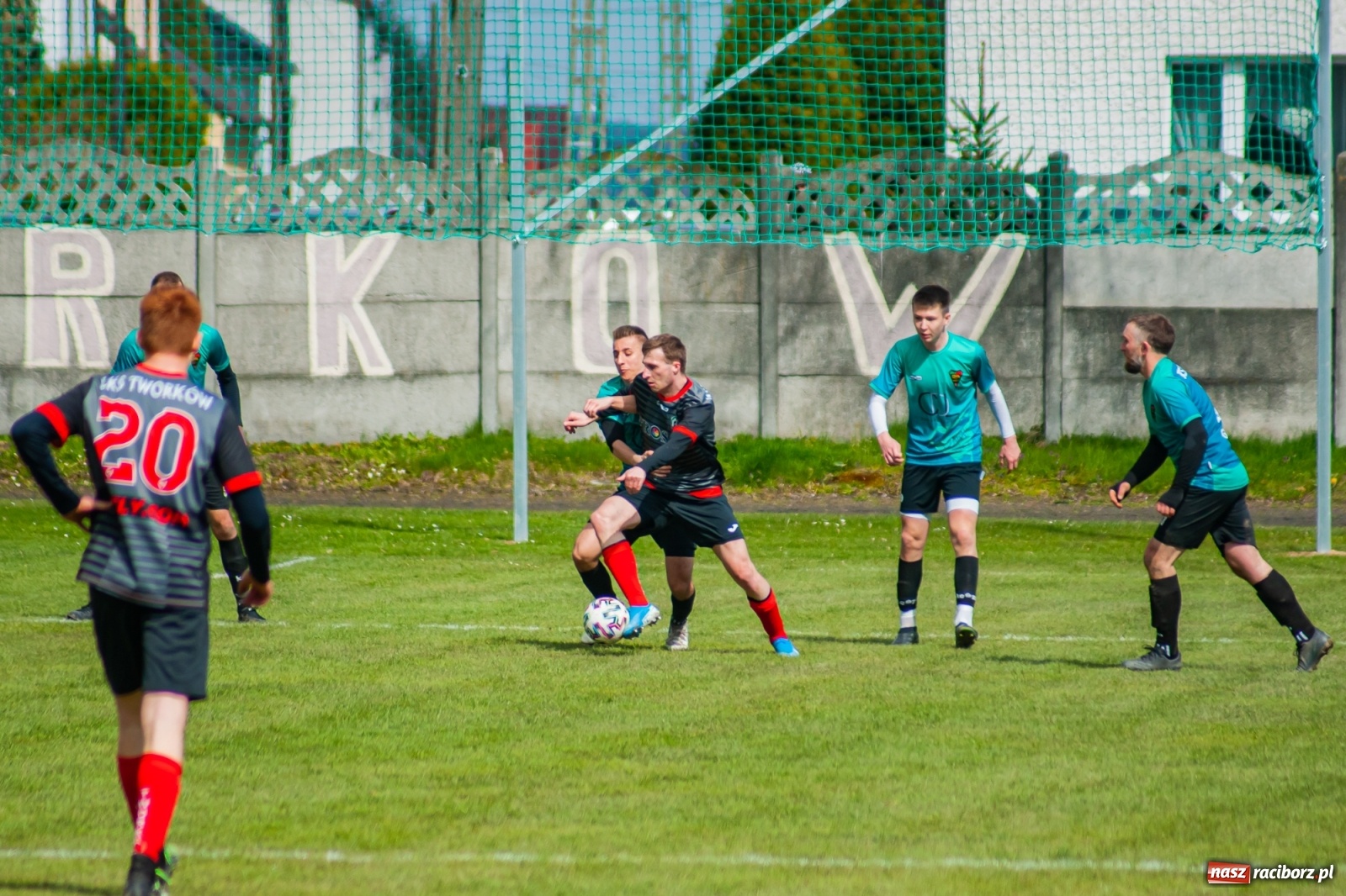 Zdjęcie w galerii na portalu naszraciborz.pl: Sytuacji co niemiara, tylko goli brak [FOTO]  wiadomości z regionu