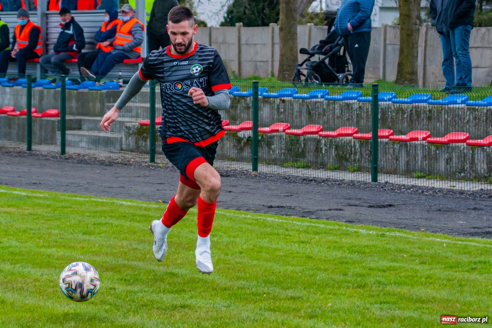 Zdjęcie w galerii na portalu naszraciborz.pl: Sytuacji co niemiara, tylko goli brak [FOTO]  wiadomości z regionu