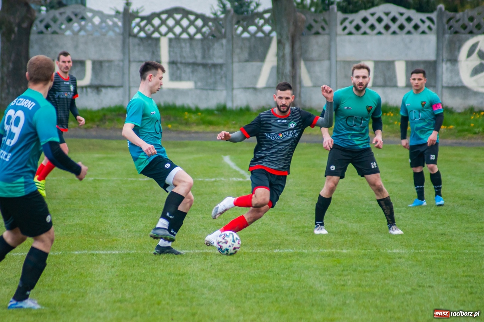 Zdjęcie w galerii na portalu naszraciborz.pl: Sytuacji co niemiara, tylko goli brak [FOTO]  wiadomości z regionu