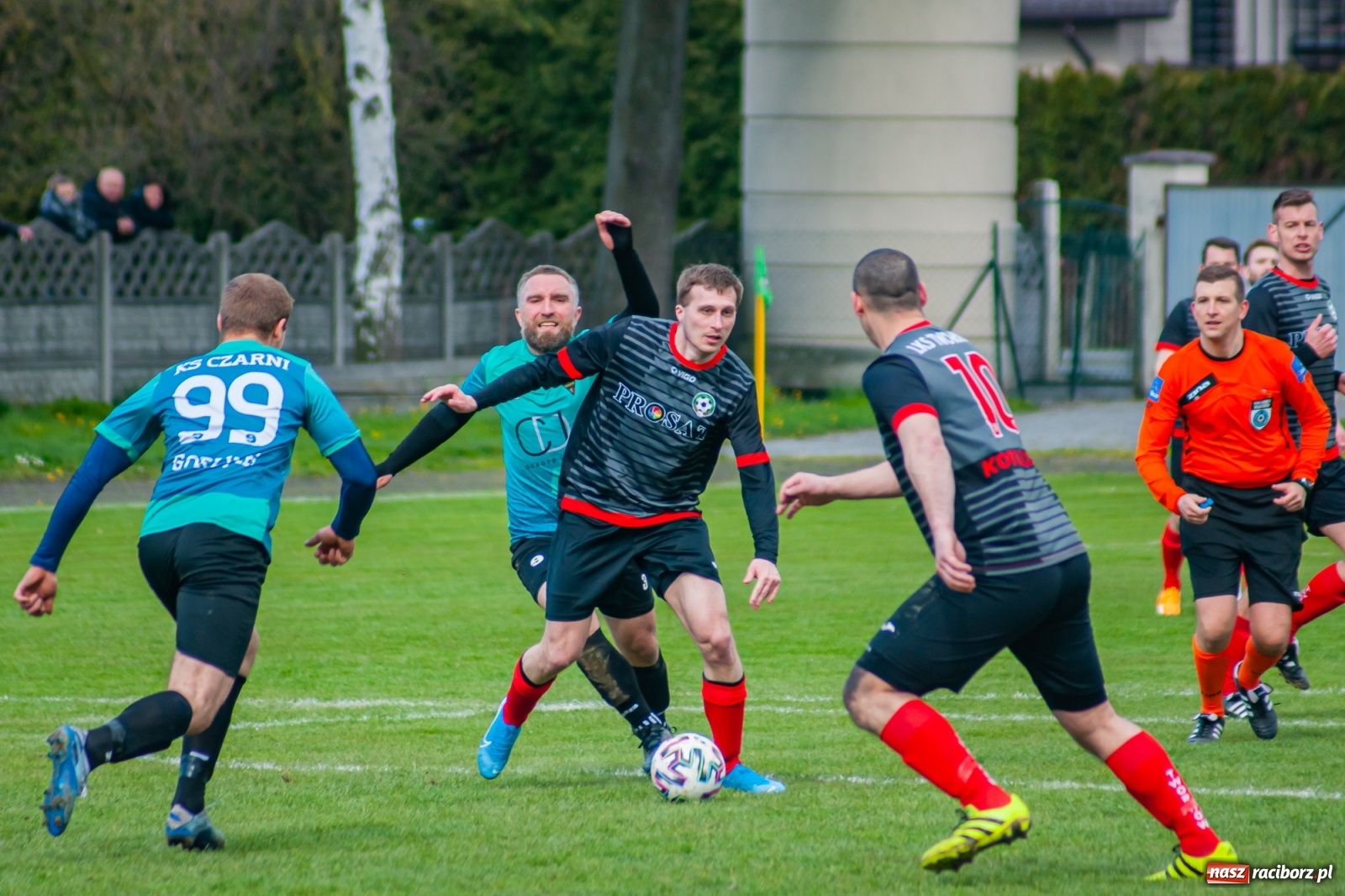 Zdjęcie w galerii na portalu naszraciborz.pl: Sytuacji co niemiara, tylko goli brak [FOTO]  wiadomości z regionu