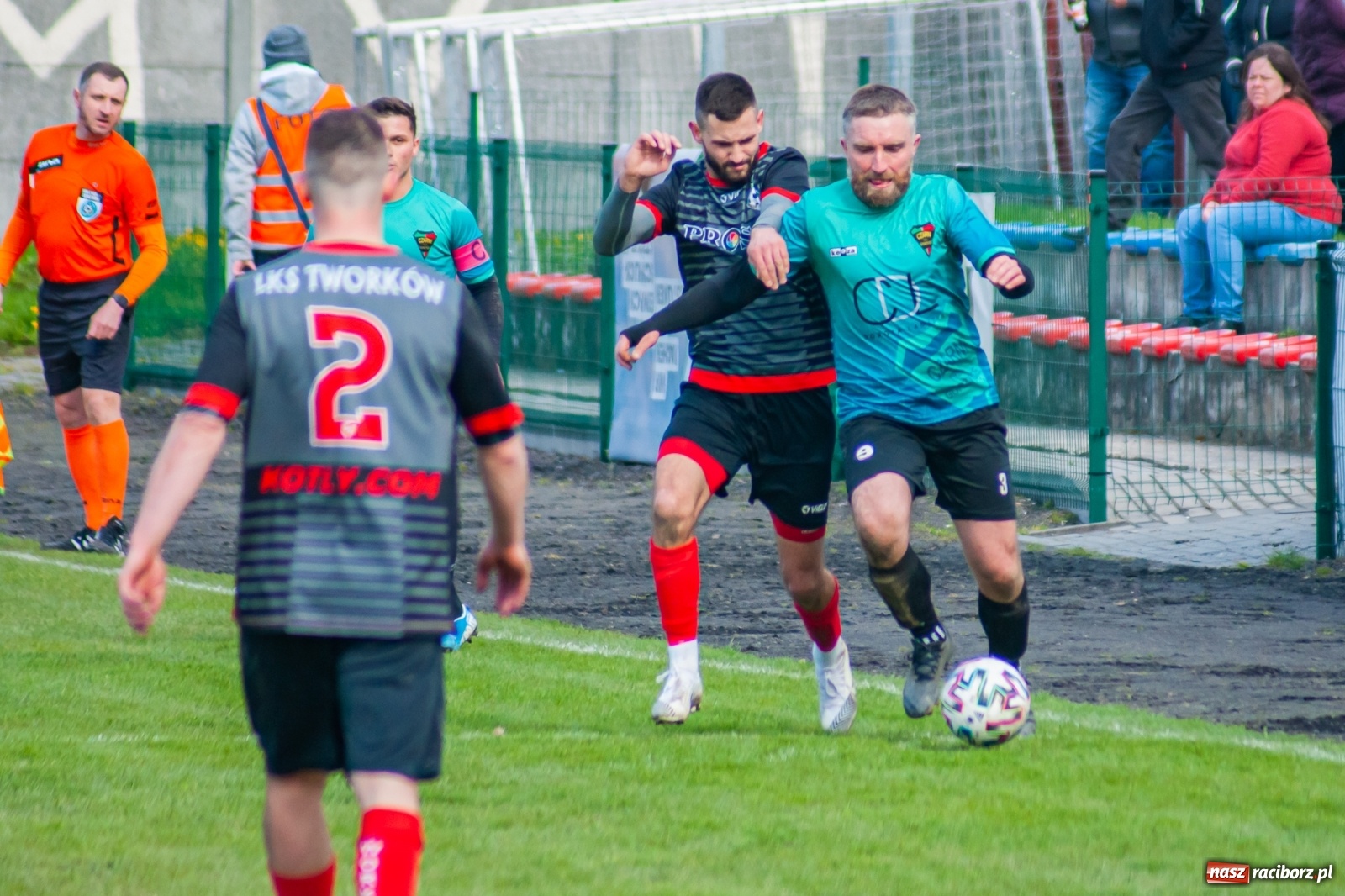 Zdjęcie w galerii na portalu naszraciborz.pl: Sytuacji co niemiara, tylko goli brak [FOTO]  wiadomości z regionu