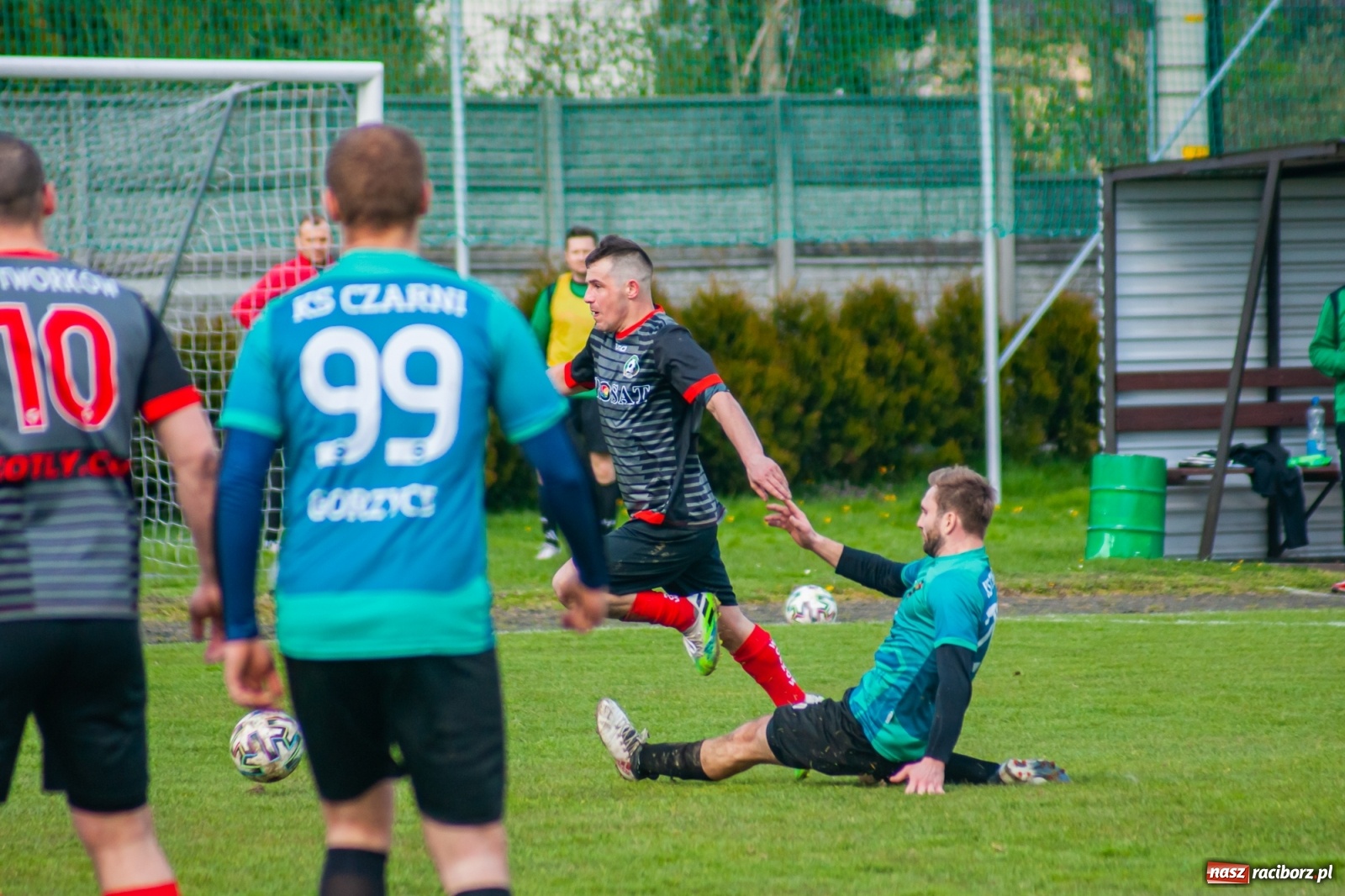 Zdjęcie w galerii na portalu naszraciborz.pl: Sytuacji co niemiara, tylko goli brak [FOTO]  wiadomości z regionu