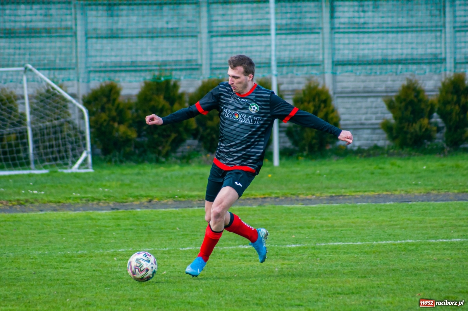 Zdjęcie w galerii na portalu naszraciborz.pl: Sytuacji co niemiara, tylko goli brak [FOTO]  wiadomości z regionu