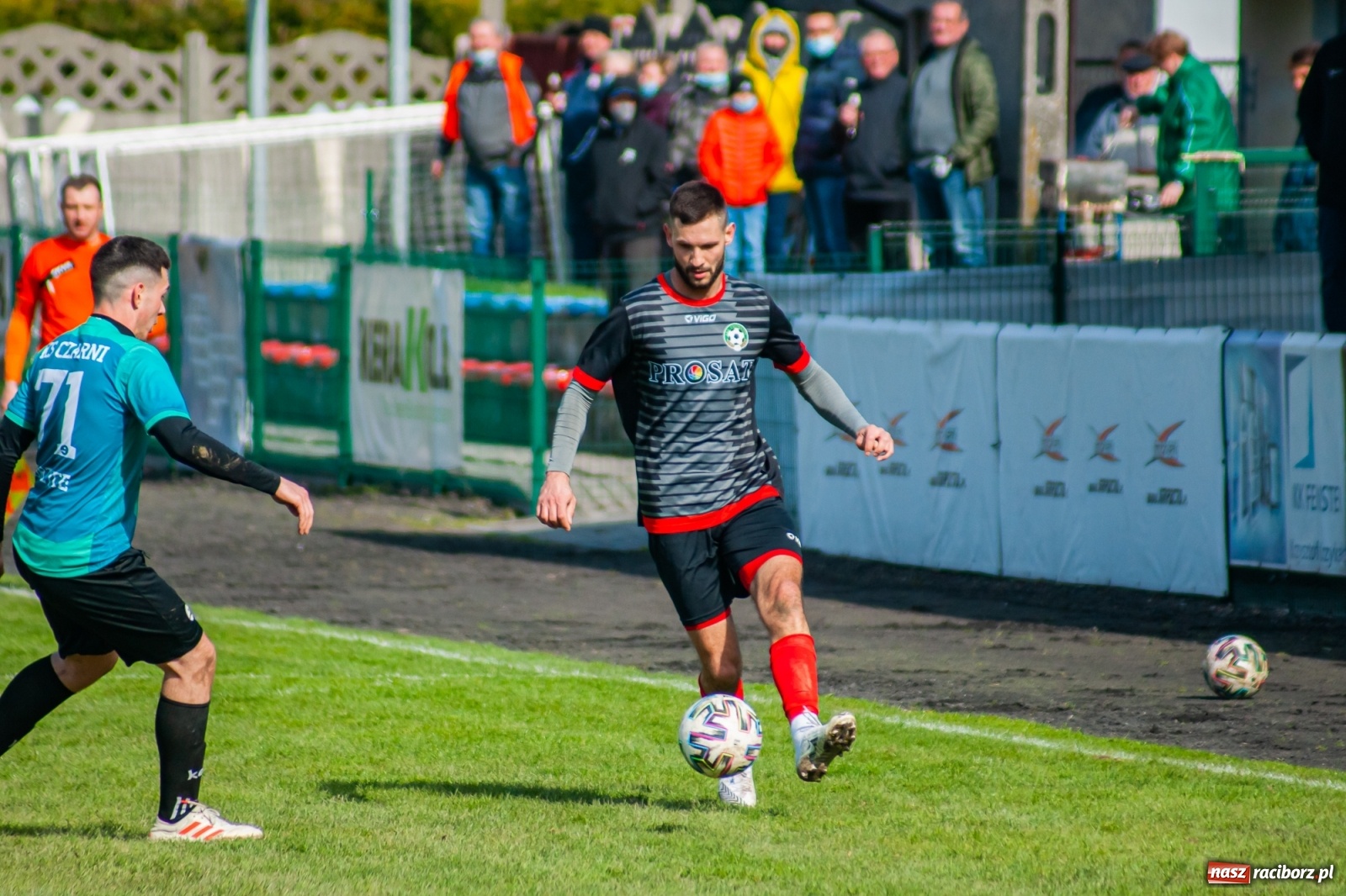 Zdjęcie w galerii na portalu naszraciborz.pl: Sytuacji co niemiara, tylko goli brak [FOTO]  wiadomości z regionu