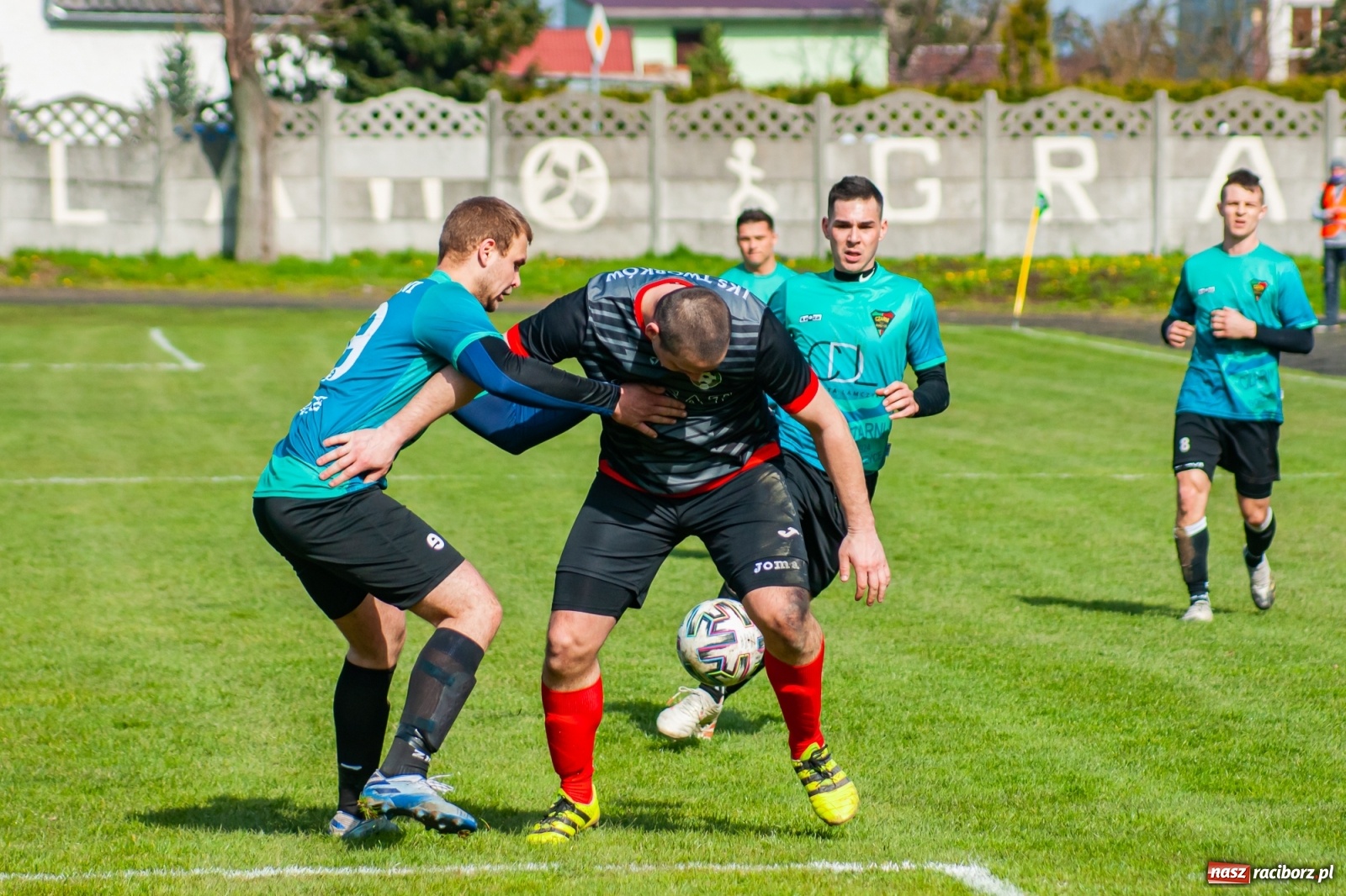 Zdjęcie w galerii na portalu naszraciborz.pl: Sytuacji co niemiara, tylko goli brak [FOTO]  wiadomości z regionu