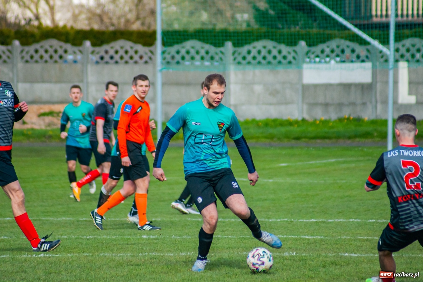 Zdjęcie w galerii na portalu naszraciborz.pl: Sytuacji co niemiara, tylko goli brak [FOTO]  wiadomości z regionu