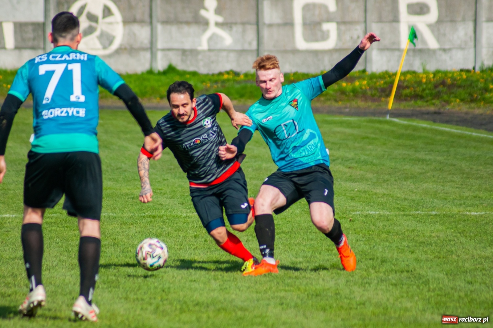 Zdjęcie w galerii na portalu naszraciborz.pl: Sytuacji co niemiara, tylko goli brak [FOTO]  wiadomości z regionu