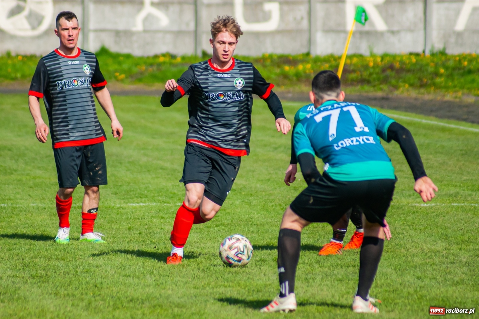 Zdjęcie w galerii na portalu naszraciborz.pl: Sytuacji co niemiara, tylko goli brak [FOTO]  wiadomości z regionu