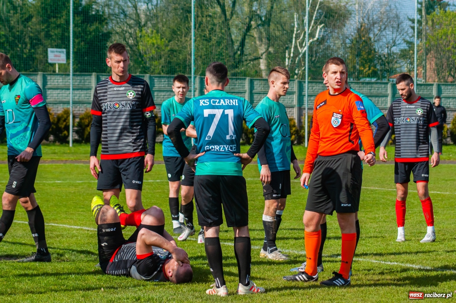 Zdjęcie w galerii na portalu naszraciborz.pl: Sytuacji co niemiara, tylko goli brak [FOTO]  wiadomości z regionu