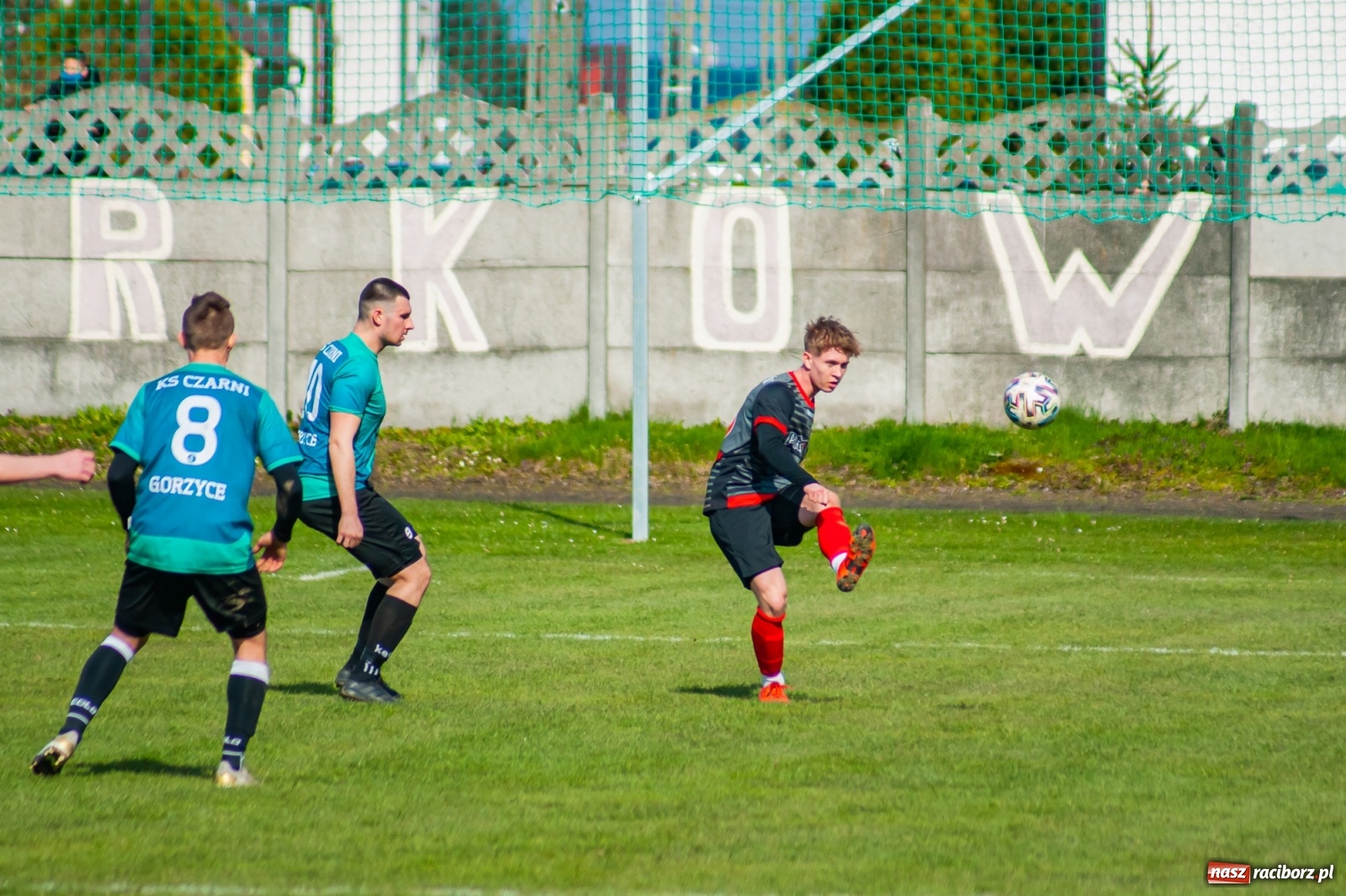 Zdjęcie w galerii na portalu naszraciborz.pl: Sytuacji co niemiara, tylko goli brak [FOTO]  wiadomości z regionu