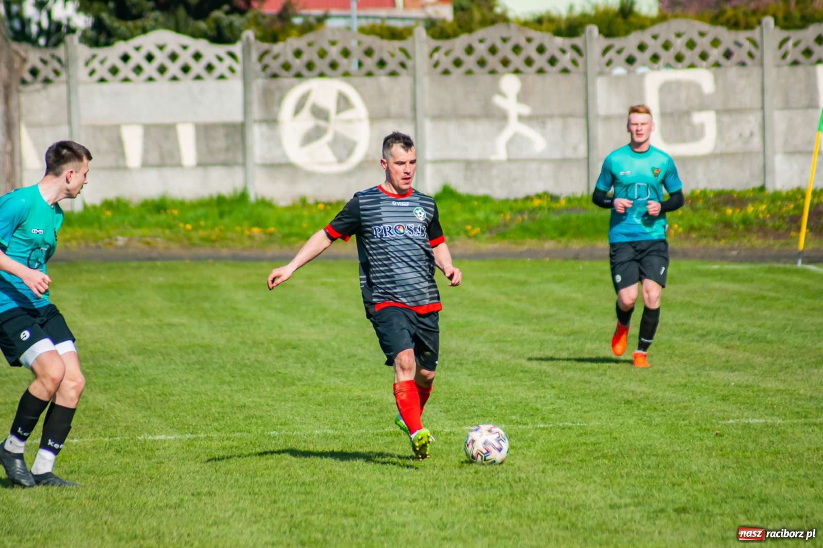 Zdjęcie w galerii na portalu naszraciborz.pl: Sytuacji co niemiara, tylko goli brak [FOTO]  wiadomości z regionu