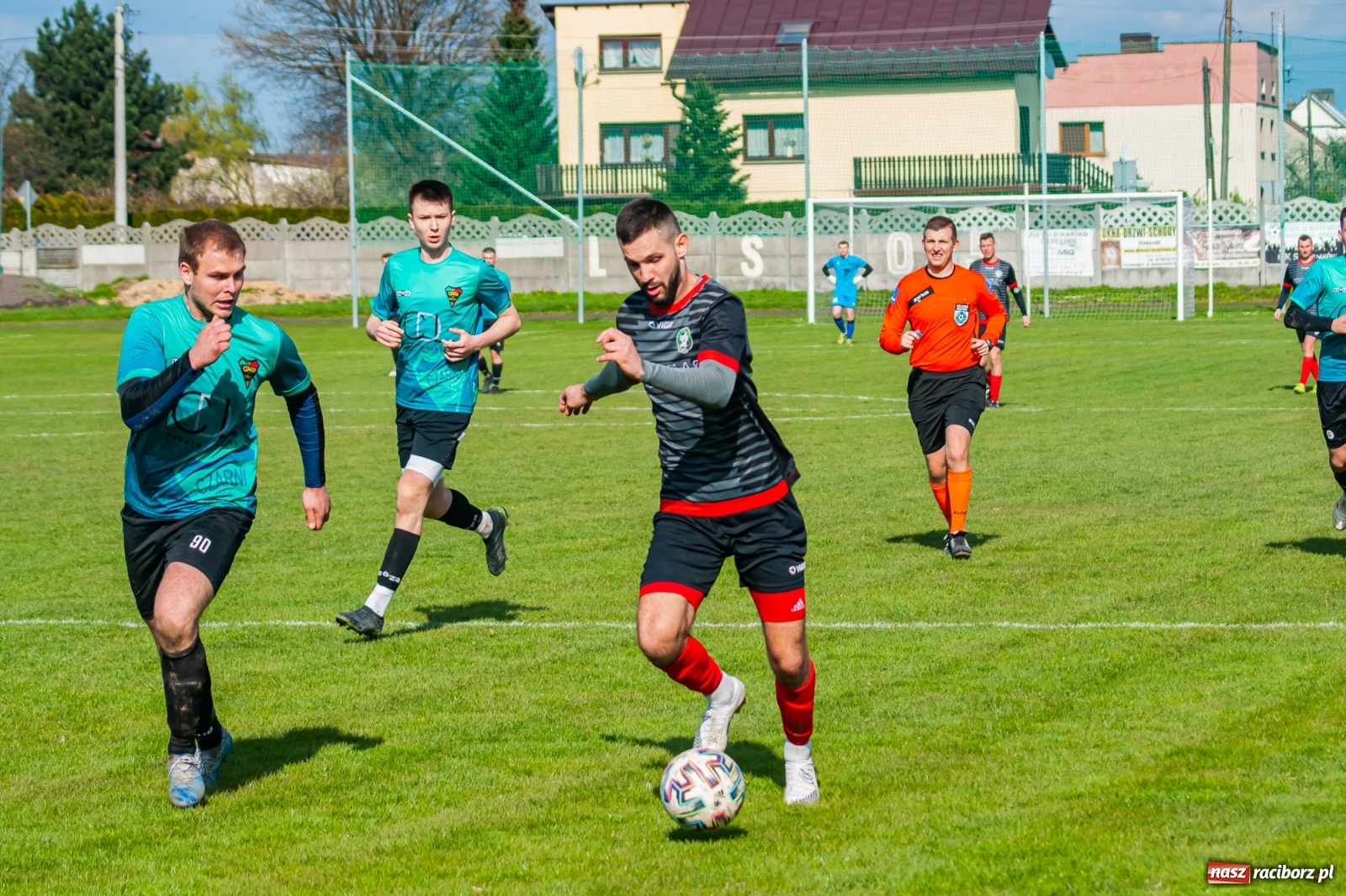 Zdjęcie w galerii na portalu naszraciborz.pl: Sytuacji co niemiara, tylko goli brak [FOTO]  wiadomości z regionu