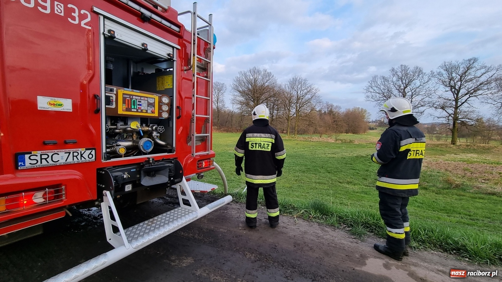 Zdjęcie w galerii na portalu naszraciborz.pl: Strażacy w akcji przy Babickiej. Spłonęła ambona [FOTO] wiadomości z regionu