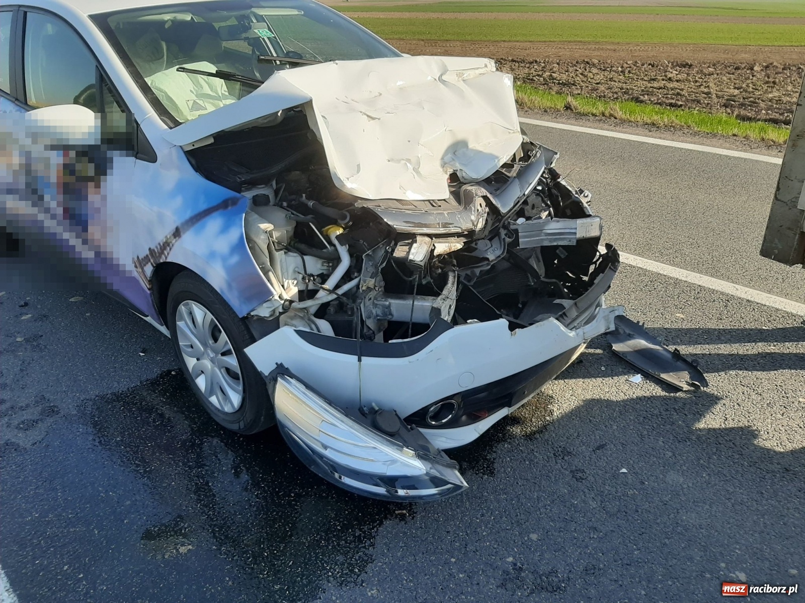 Zdjęcie w galerii na portalu naszraciborz.pl: Zderzenie trzech pojazdów na trasie Racibórz-Bieńkowice [FOTO] wiadomości z regionu