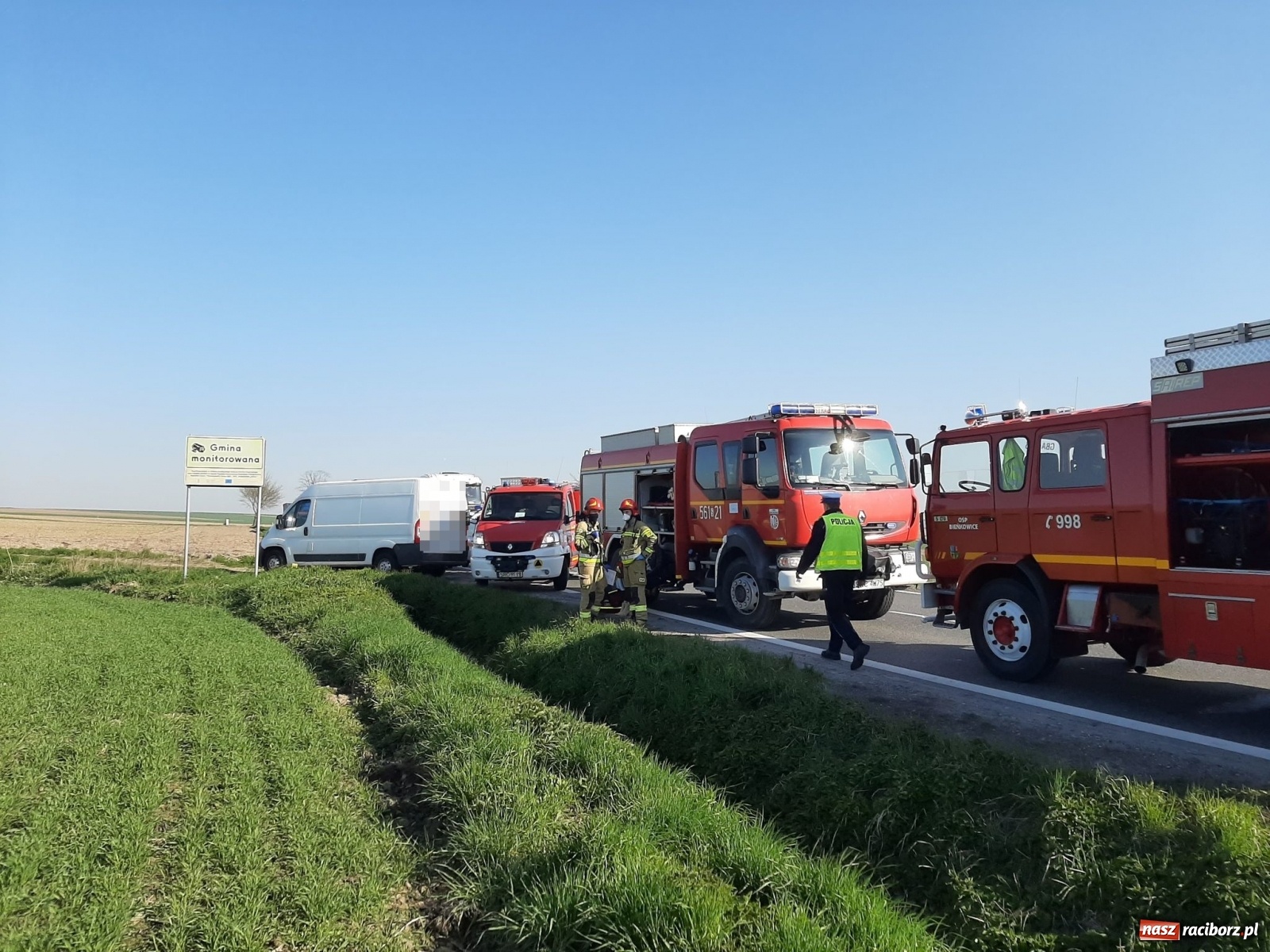Zdjęcie w galerii na portalu naszraciborz.pl: Zderzenie trzech pojazdów na trasie Racibórz-Bieńkowice [FOTO] wiadomości z regionu