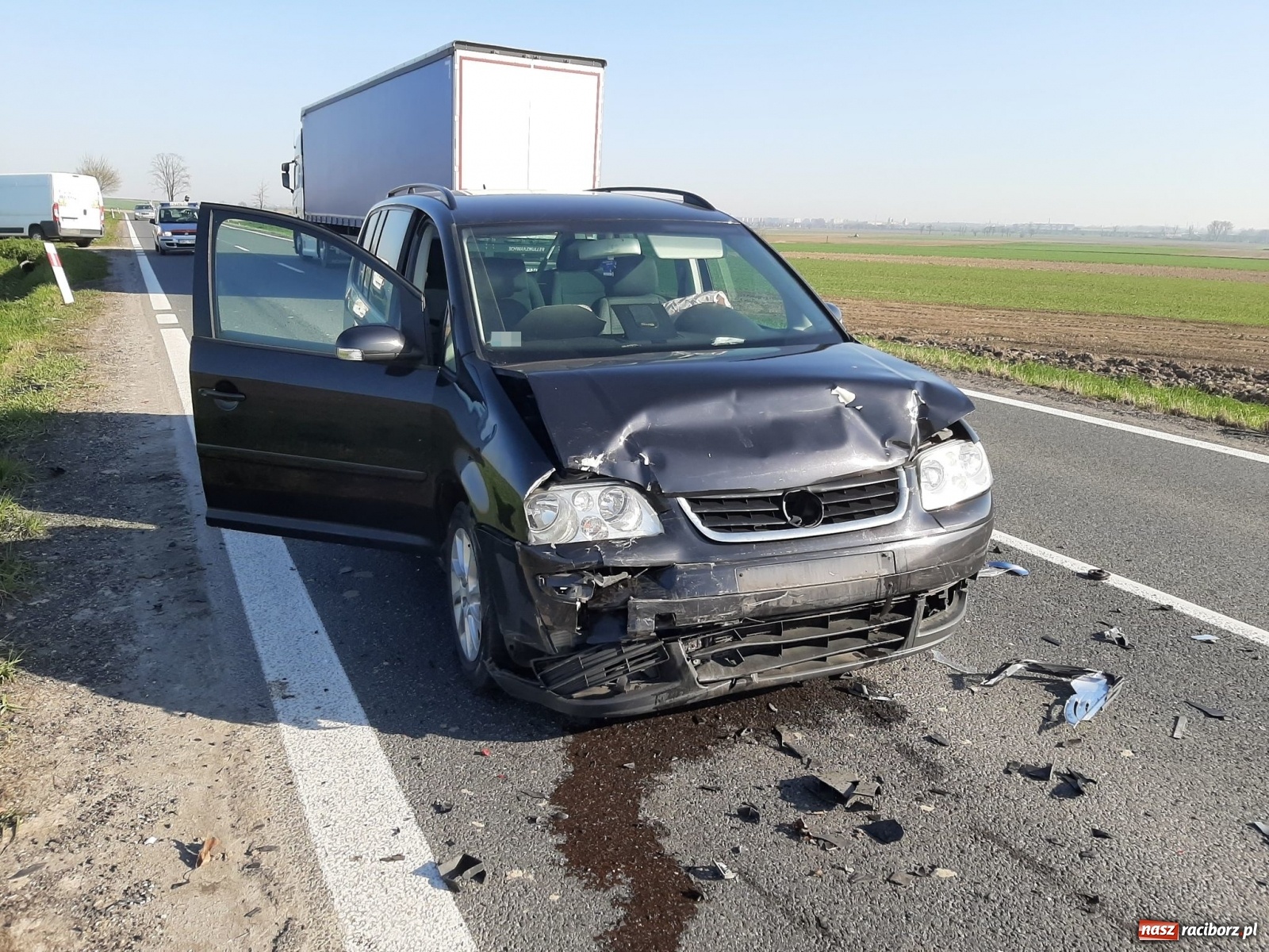 Zdjęcie w galerii na portalu naszraciborz.pl: Zderzenie trzech pojazdów na trasie Racibórz-Bieńkowice [FOTO] wiadomości z regionu