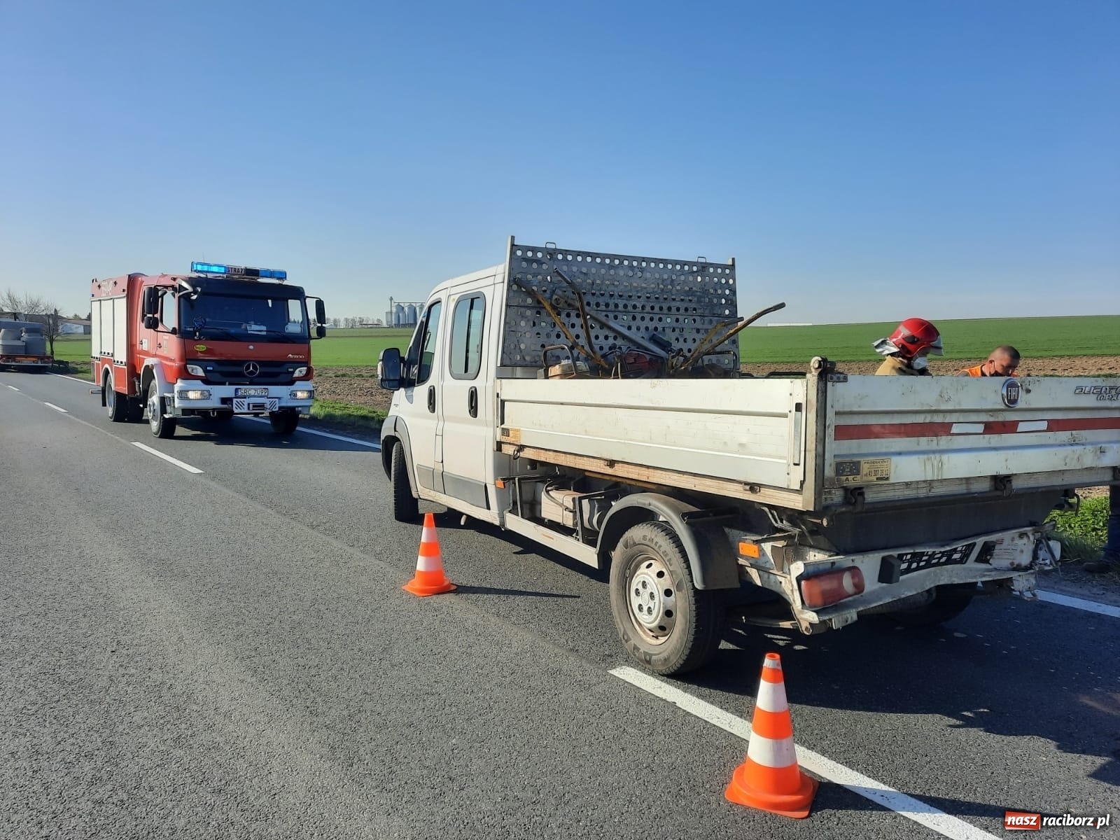 Zdjęcie w galerii na portalu naszraciborz.pl: Zderzenie trzech pojazdów na trasie Racibórz-Bieńkowice [FOTO] wiadomości z regionu