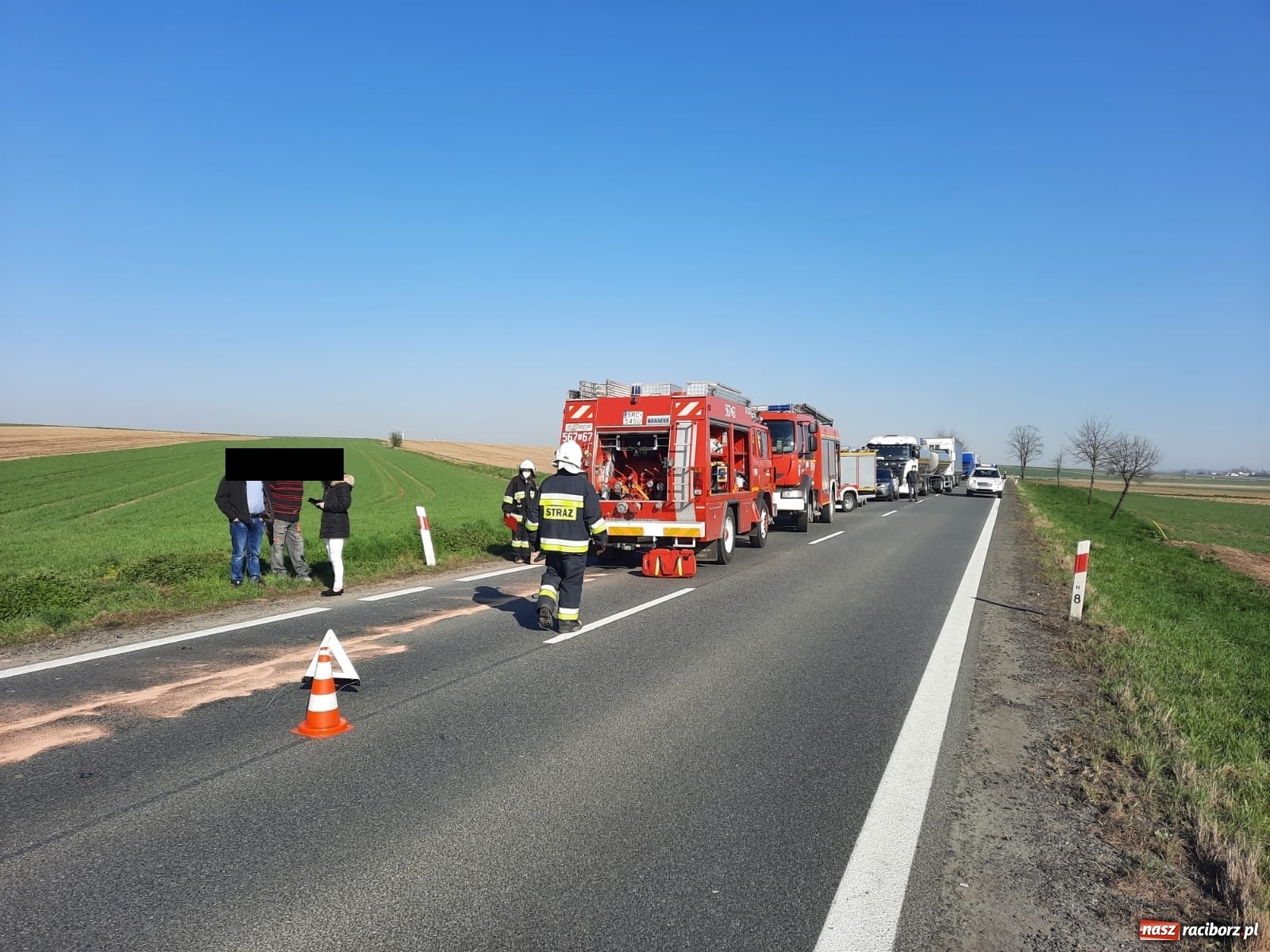 Zdjęcie w galerii na portalu naszraciborz.pl: Zderzenie trzech pojazdów na trasie Racibórz-Bieńkowice [FOTO] wiadomości z regionu