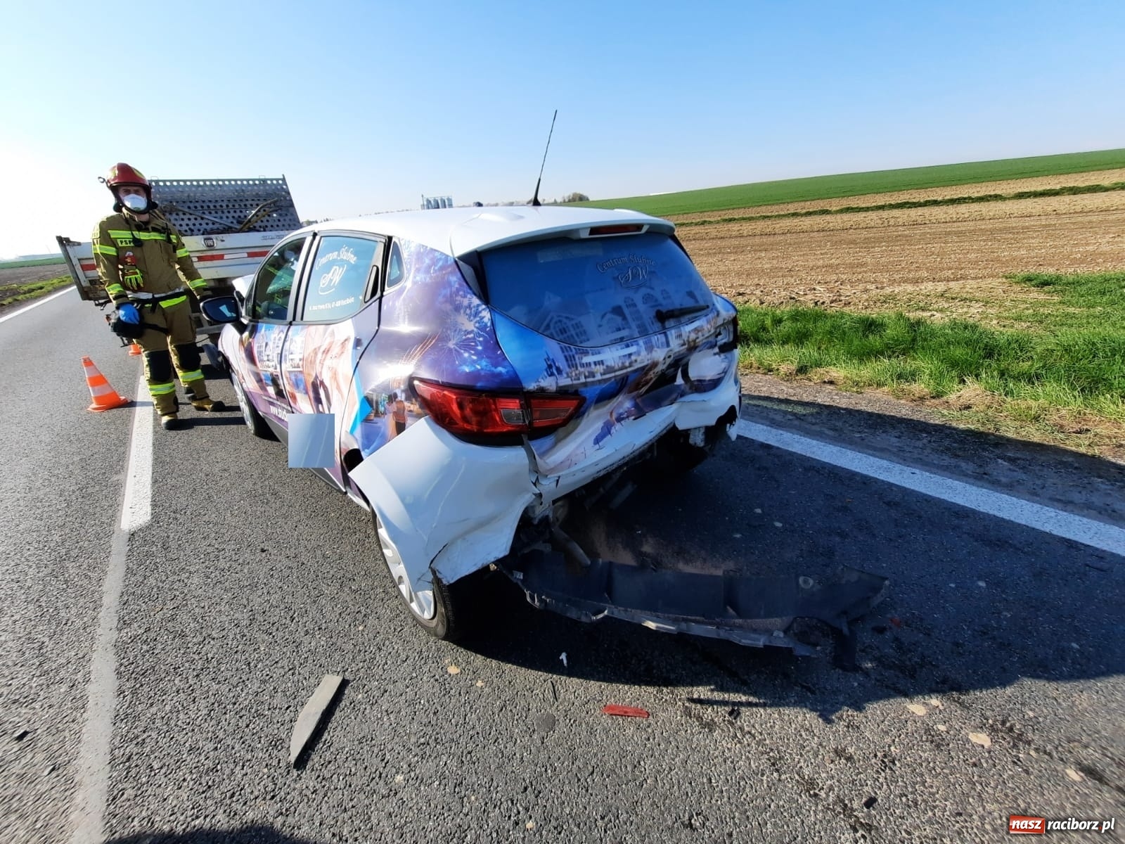 Zdjęcie w galerii na portalu naszraciborz.pl: Zderzenie trzech pojazdów na trasie Racibórz-Bieńkowice [FOTO] wiadomości z regionu