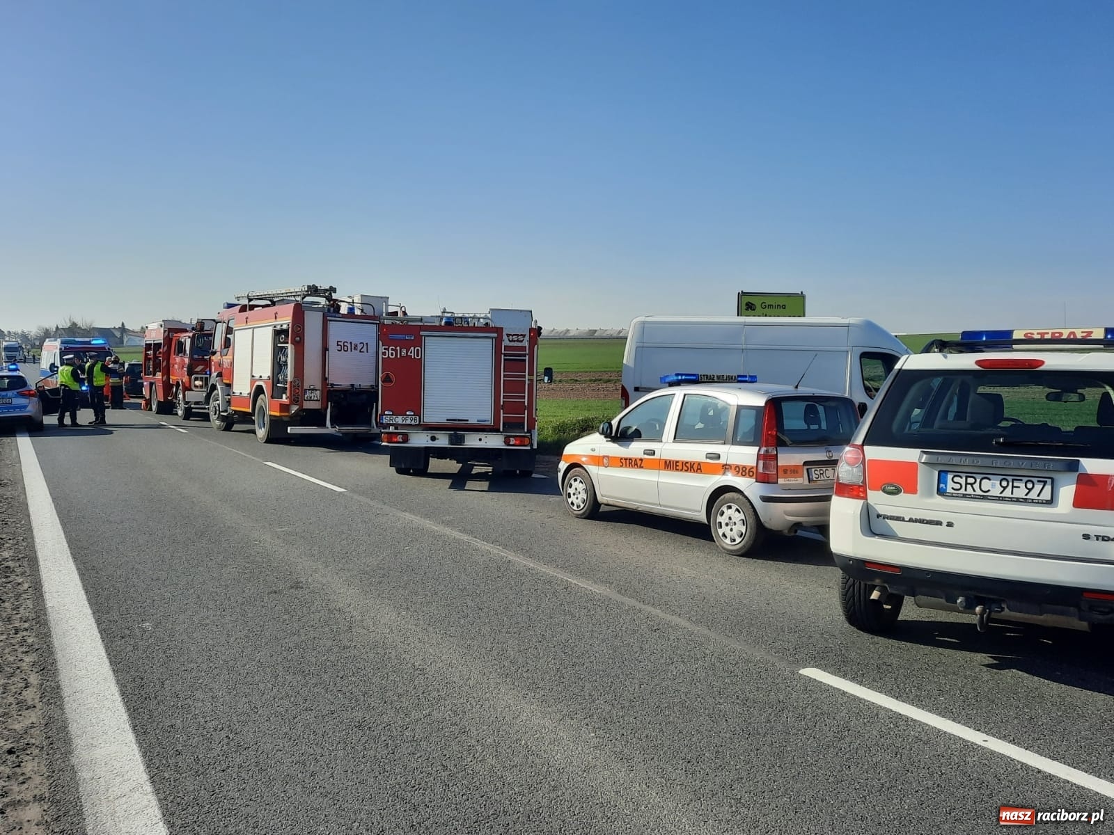 Zdjęcie w galerii na portalu naszraciborz.pl: Zderzenie trzech pojazdów na trasie Racibórz-Bieńkowice [FOTO] wiadomości z regionu