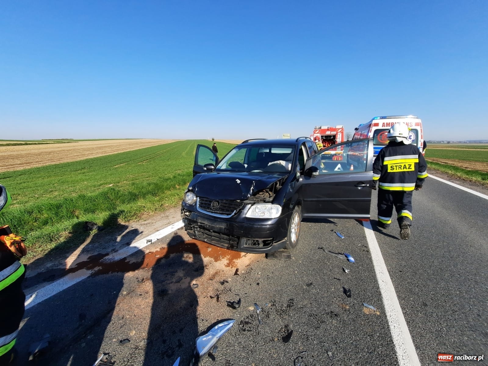 Zdjęcie w galerii na portalu naszraciborz.pl: Zderzenie trzech pojazdów na trasie Racibórz-Bieńkowice [FOTO] wiadomości z regionu