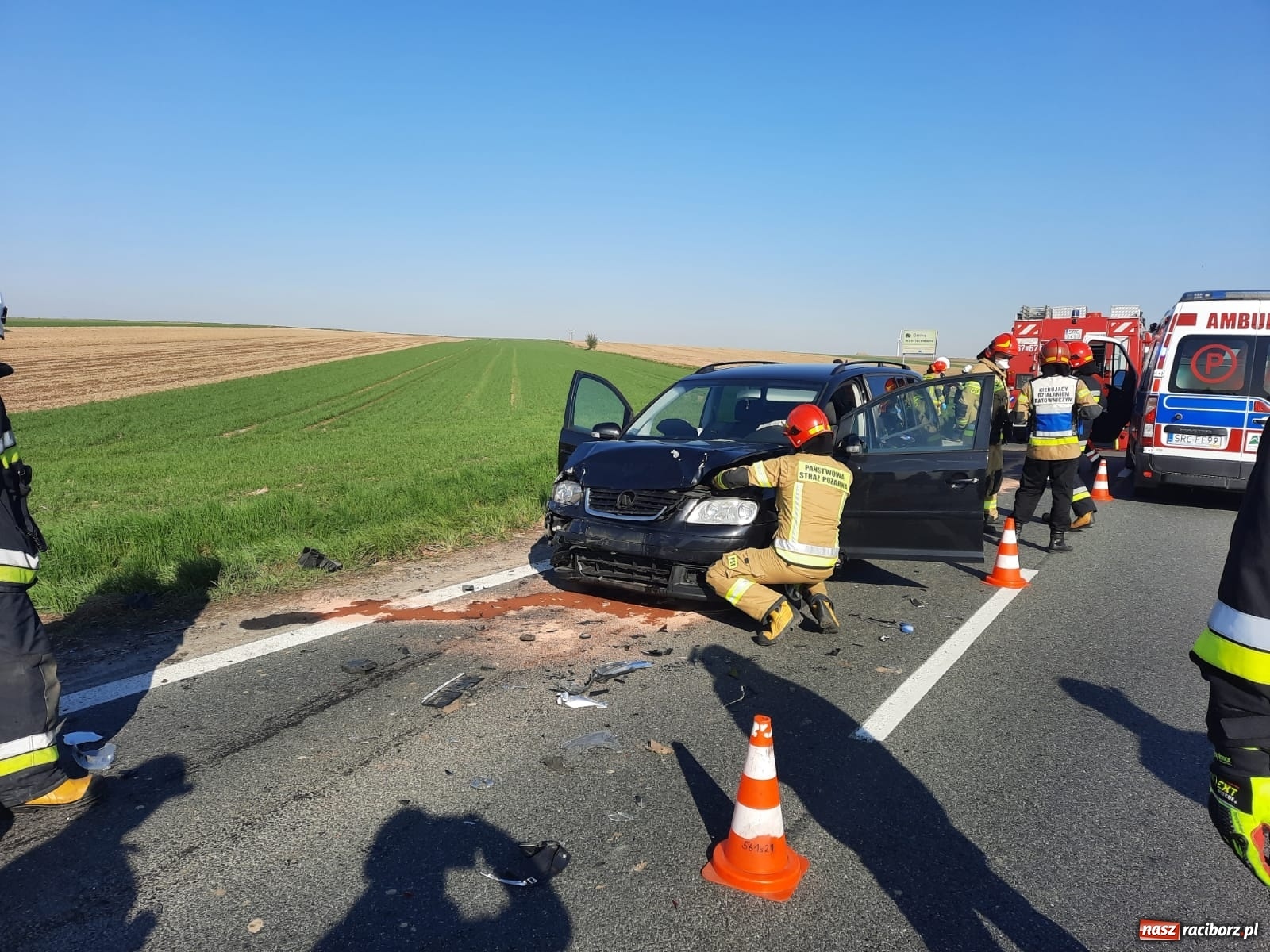 Zdjęcie w galerii na portalu naszraciborz.pl: Zderzenie trzech pojazdów na trasie Racibórz-Bieńkowice [FOTO] wiadomości z regionu