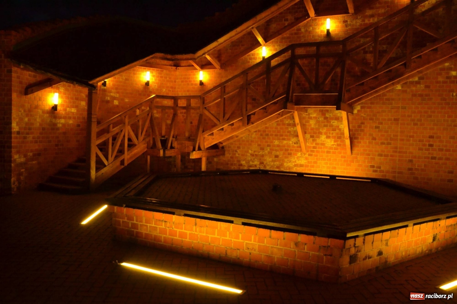 Zdjęcie w galerii na portalu naszraciborz.pl: Raciborski zamek ma nowe aranżacje świetlne [FOTO] wiadomości z regionu