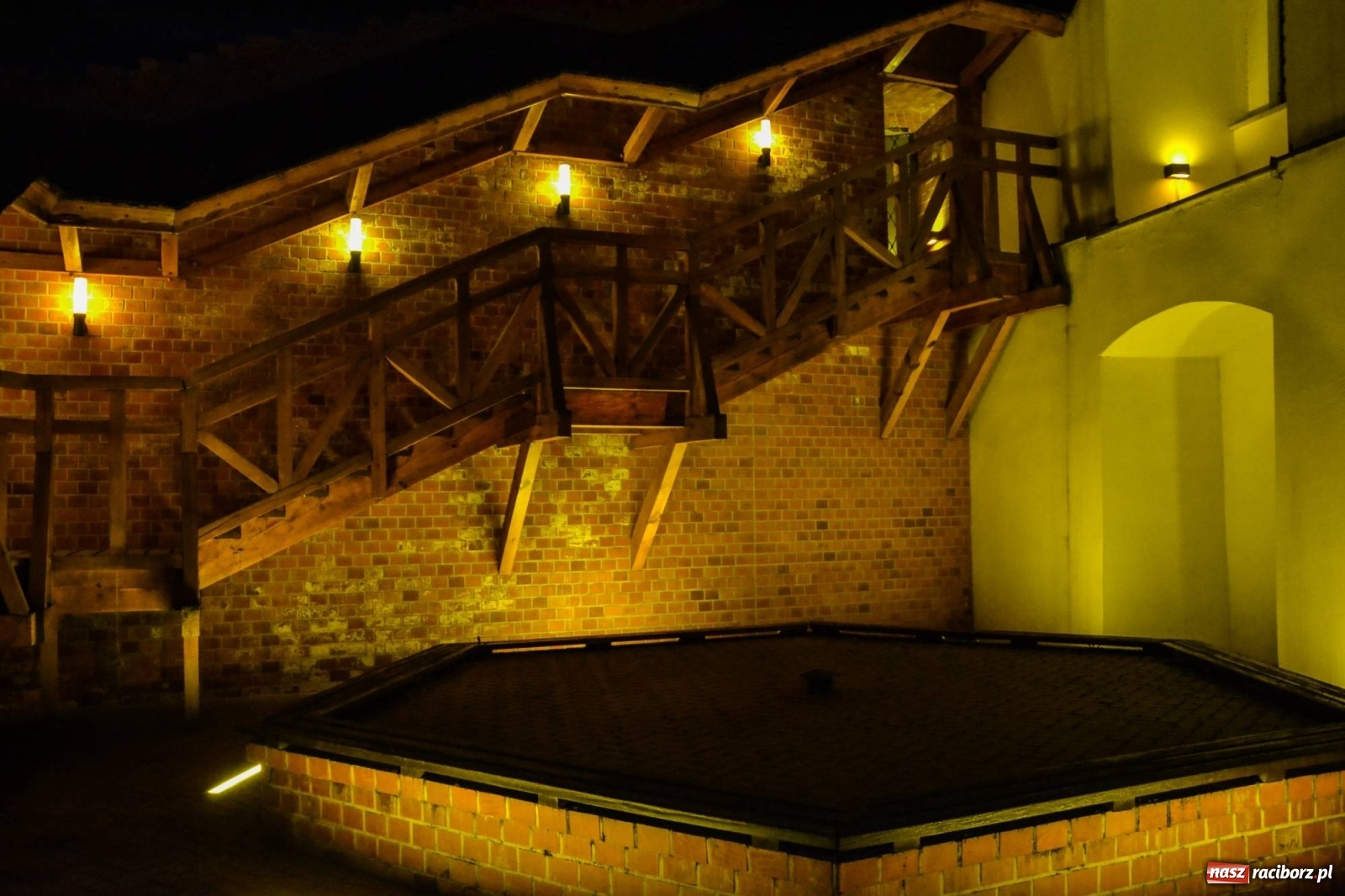 Zdjęcie w galerii na portalu naszraciborz.pl: Raciborski zamek ma nowe aranżacje świetlne [FOTO] wiadomości z regionu