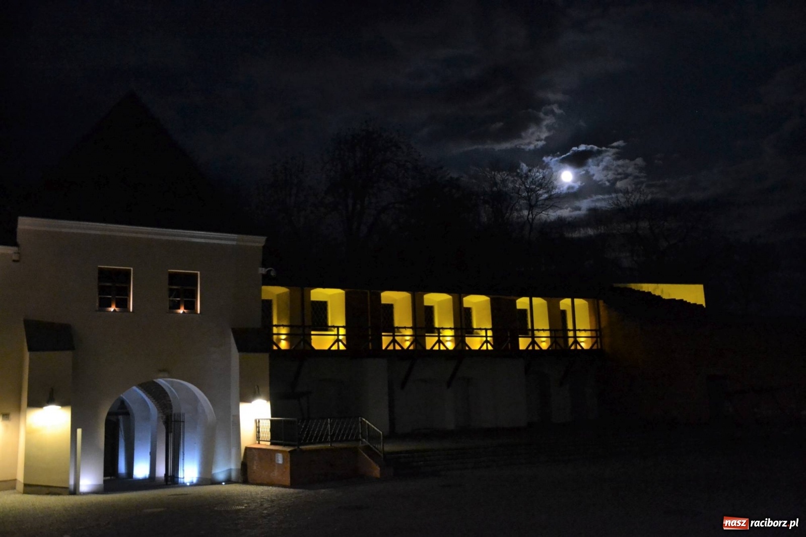 Zdjęcie w galerii na portalu naszraciborz.pl: Raciborski zamek ma nowe aranżacje świetlne [FOTO] wiadomości z regionu